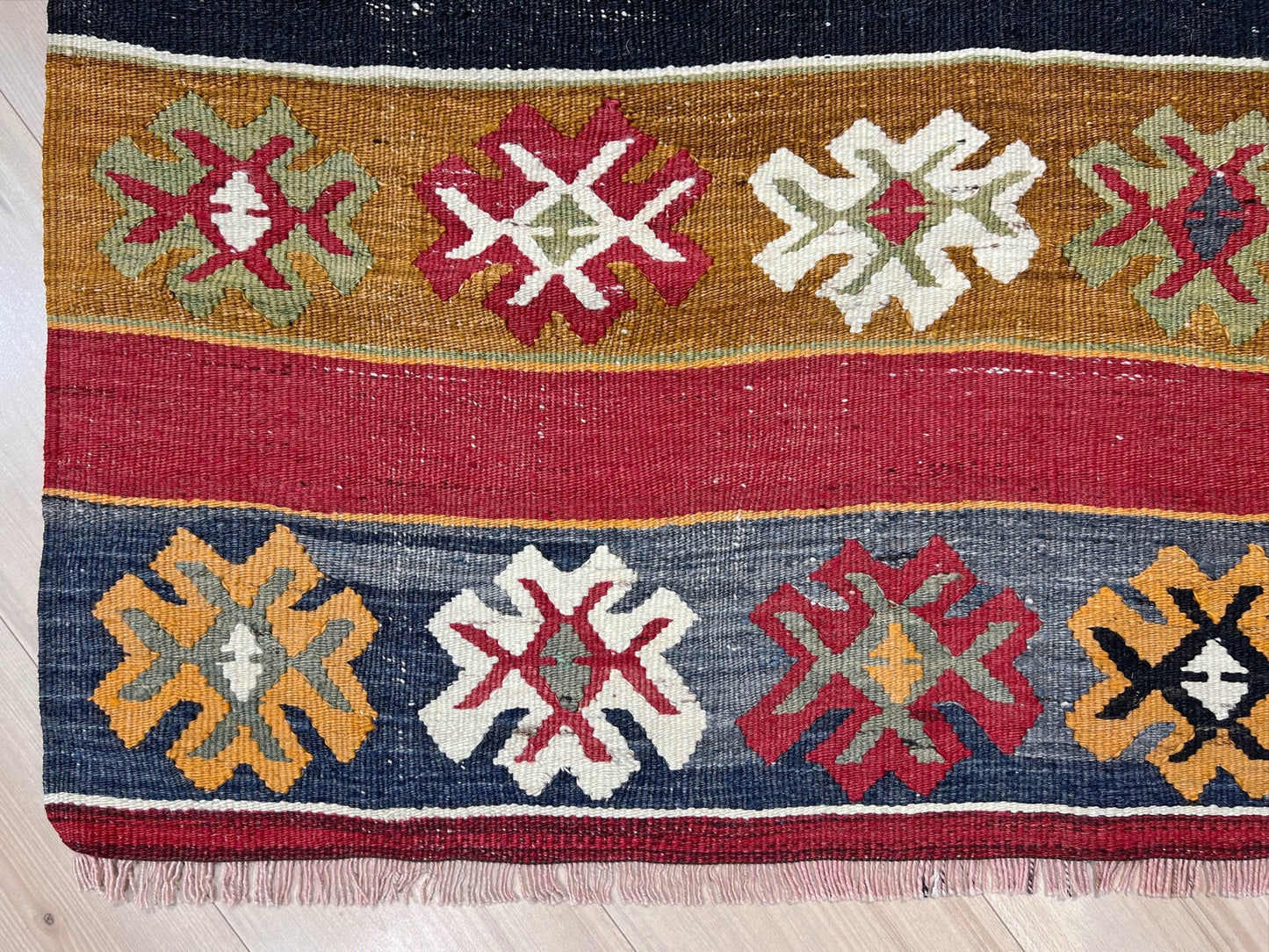 Floral Turkish Kilim • Handmade Vintage Flatweave Rug (3'9"x6'5")