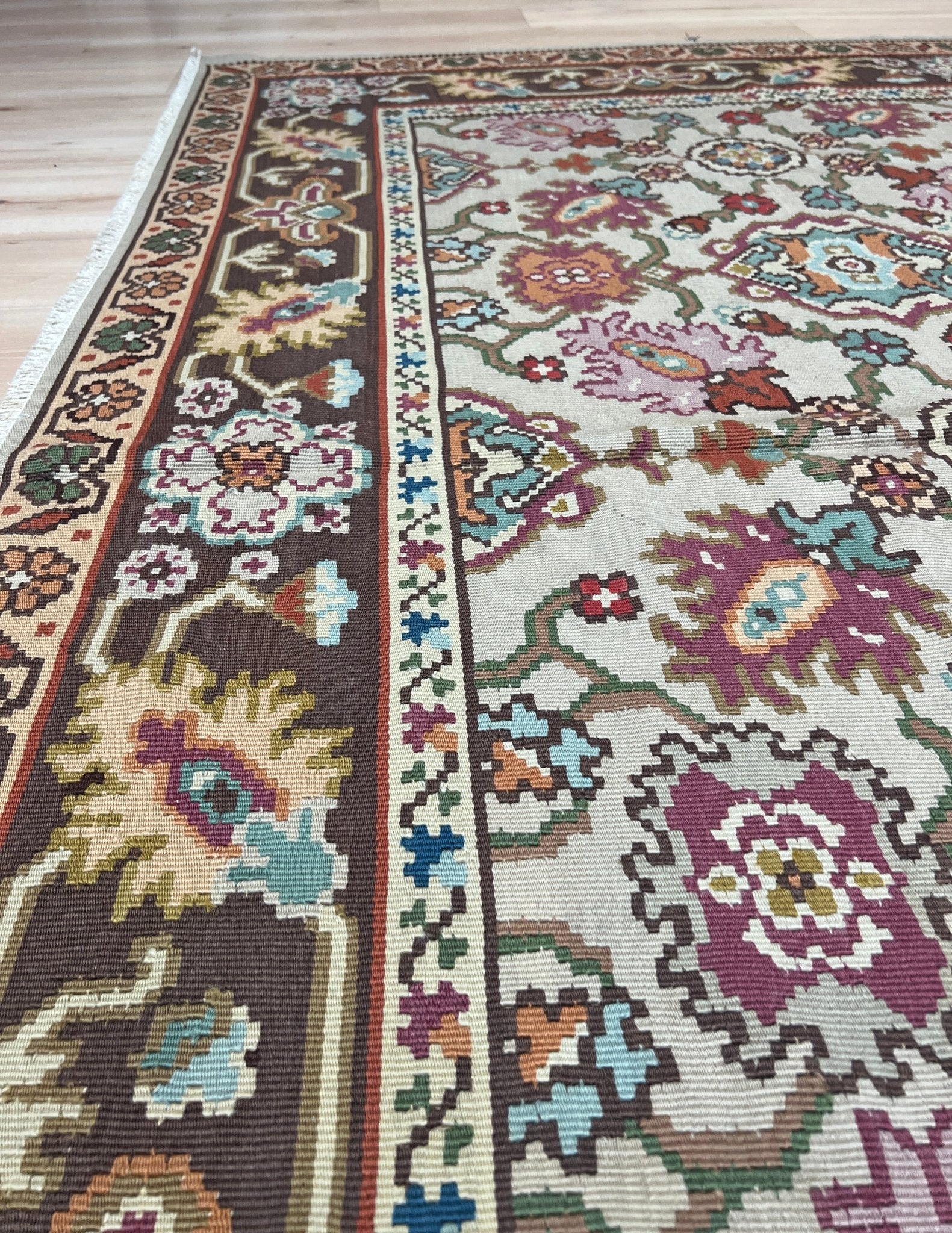 Antique Floral Balkan Turkish kilim rug. Oriental rugs shop san Francisco bay area. Buy Kilim rug online flatweave Canada USA