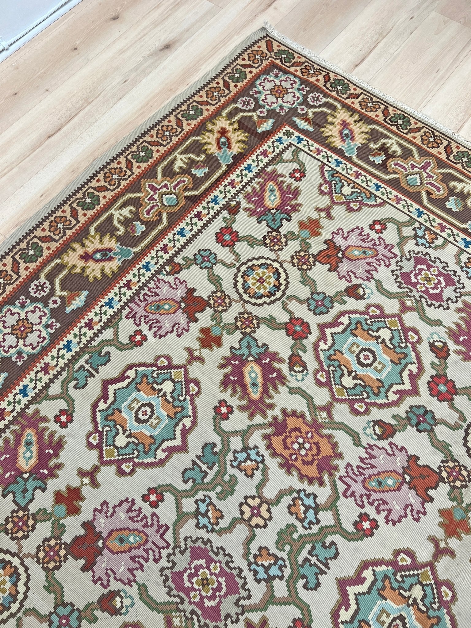 Antique Floral Balkan Turkish kilim rug. Oriental rugs shop san Francisco bay area. Buy Kilim rug online flatweave Canada USA