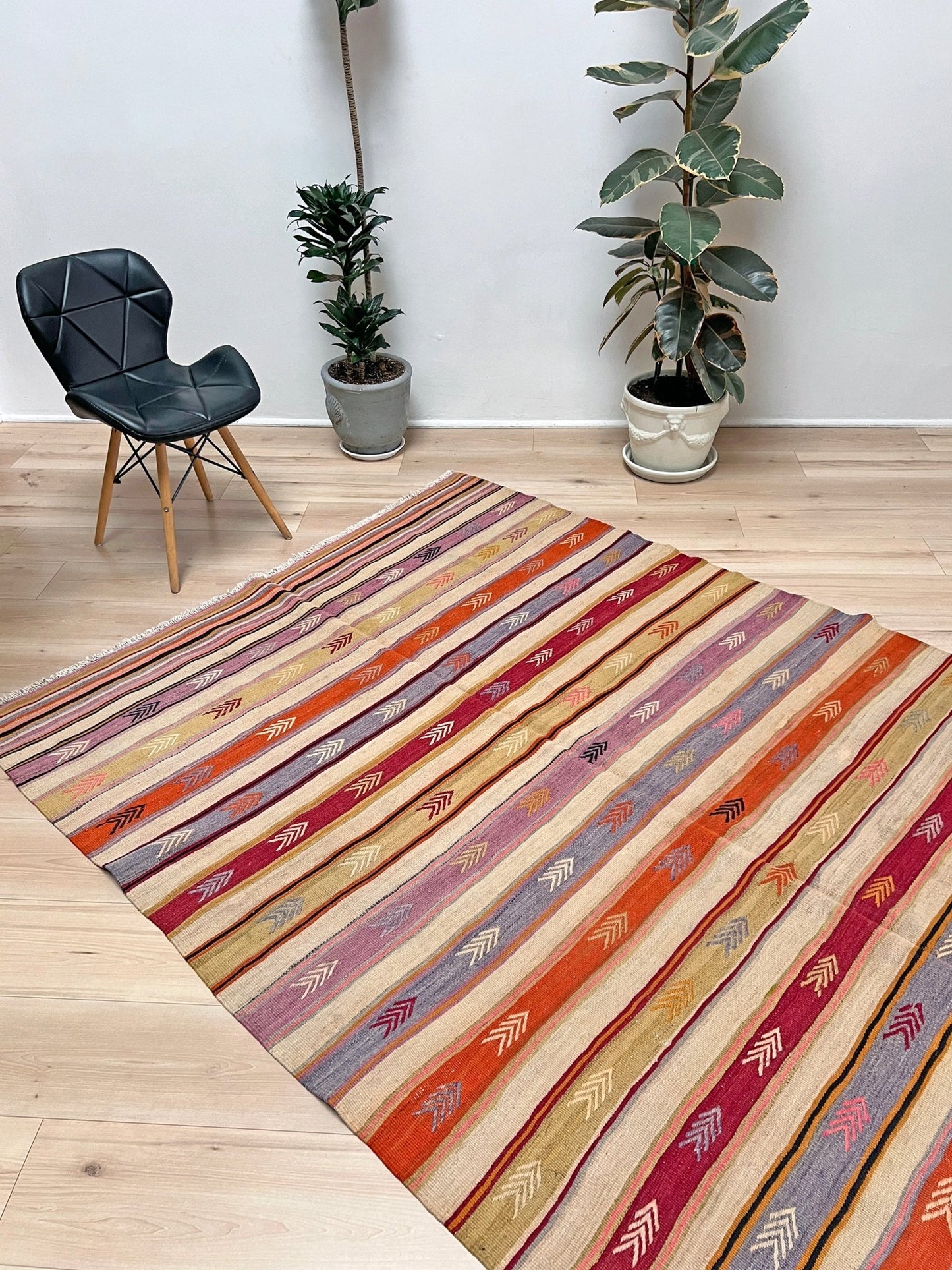 Vintage turkish kilim rug shop bay area. Handmade vibrant rug in living room setting. 6x8 handmade wool rug.  Kilim shop san francisco bay area berkeley california.