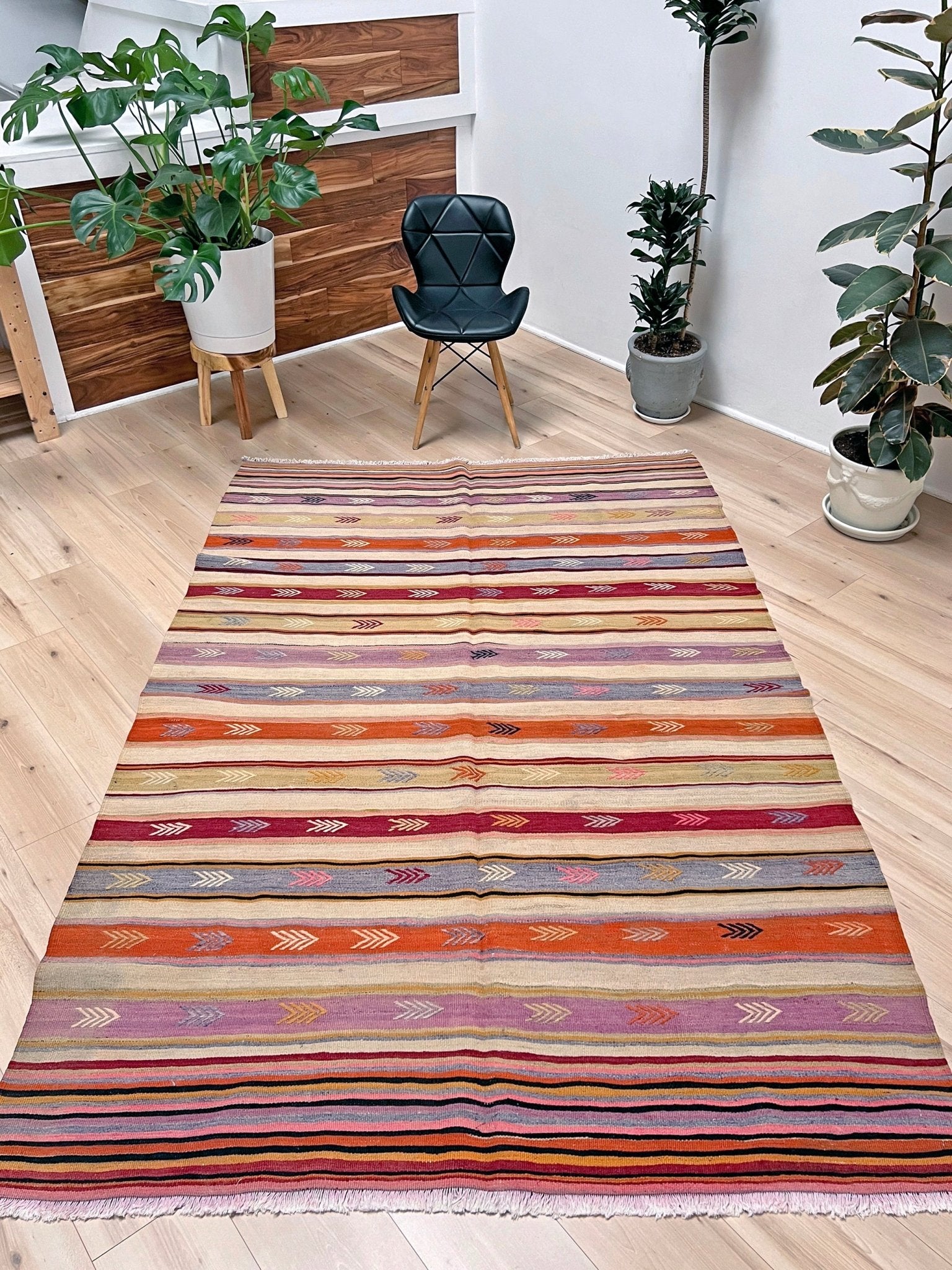 Vintage turkish kilim rug shop bay area. Handmade vibrant rug in living room setting. 6x8 handmade wool rug.  Kilim shop san francisco bay area berkeley california.