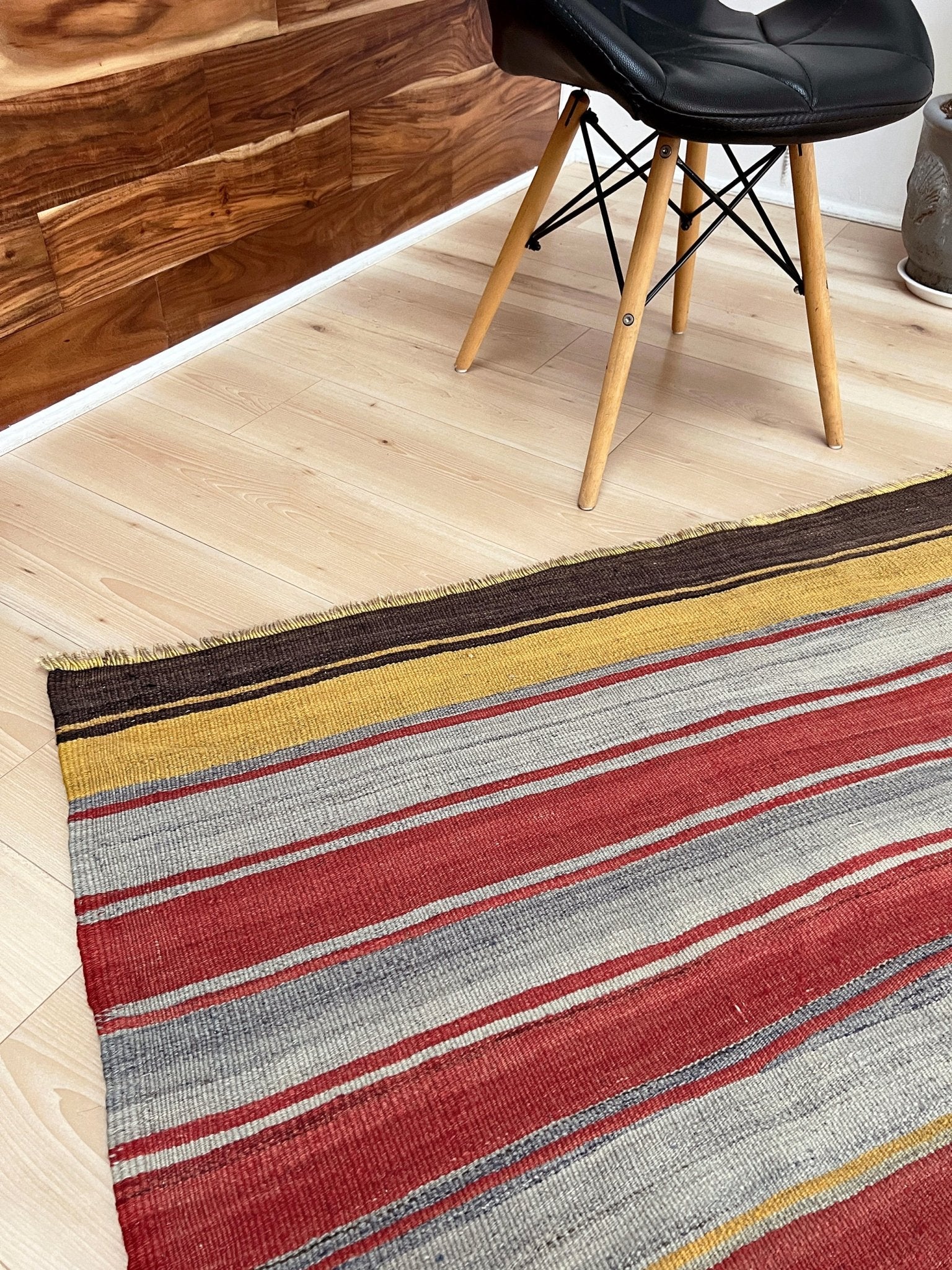 Striped flatweave wool rug. 5x7 turkish kilim rug shop san francisco bay area. Buy rug online free shipping.