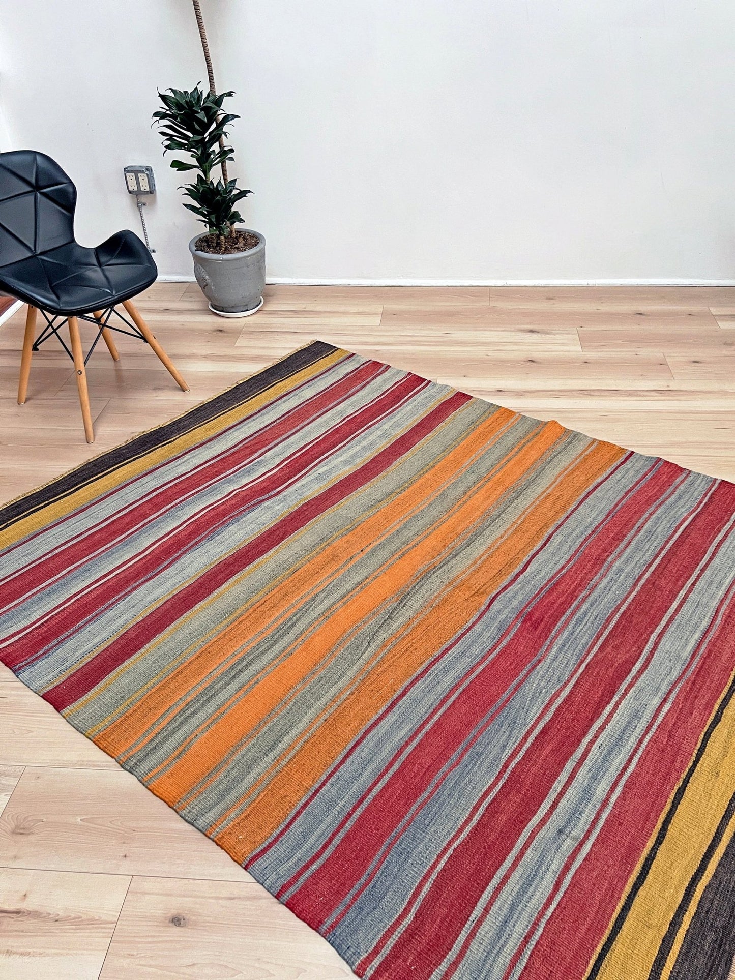 Striped flatweave wool rug. 5x7 turkish kilim rug shop san francisco bay area. Buy rug online free shipping.