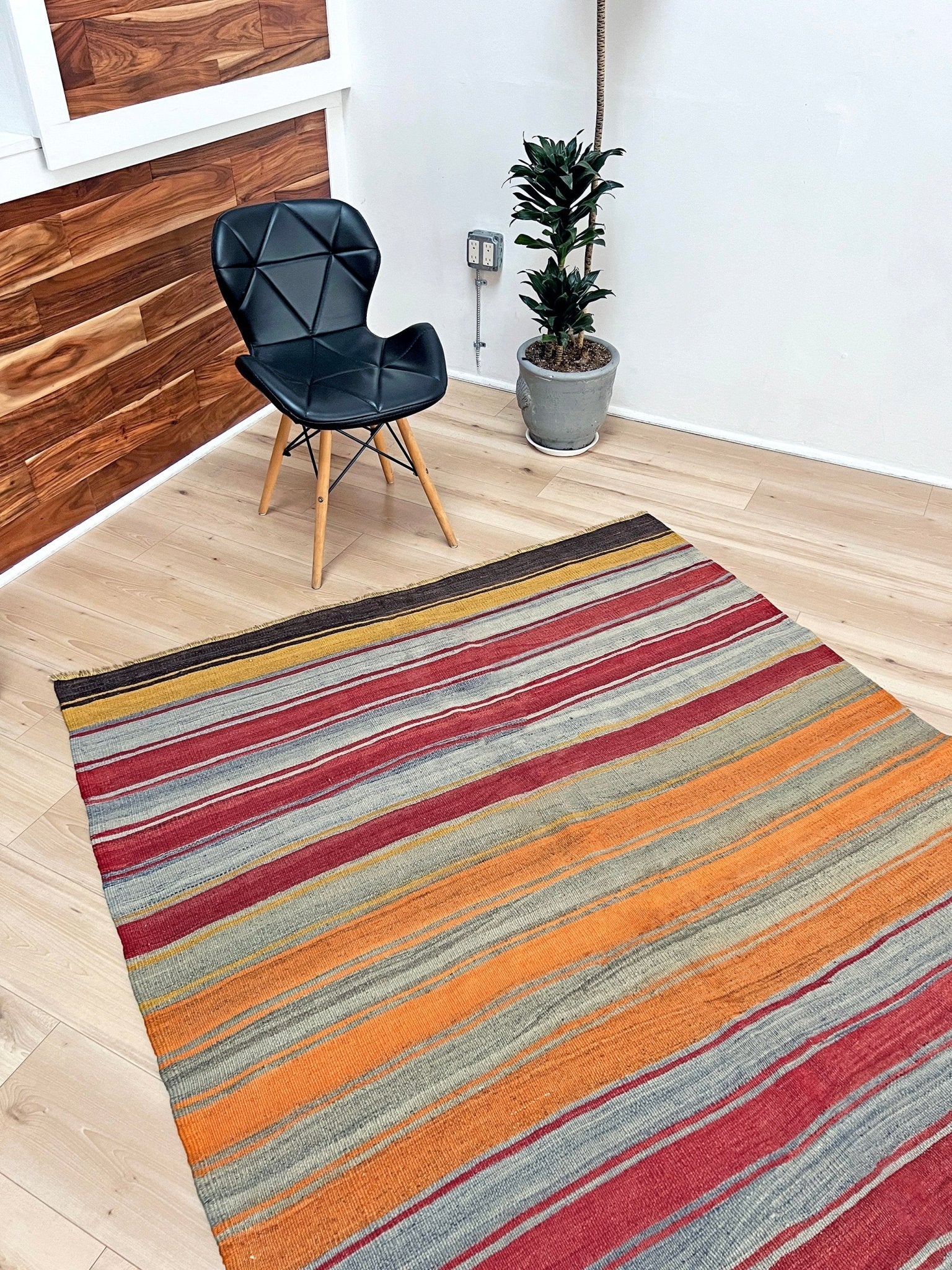 Striped flatweave wool rug. 5x7 turkish kilim rug shop san francisco bay area. Buy rug online free shipping.