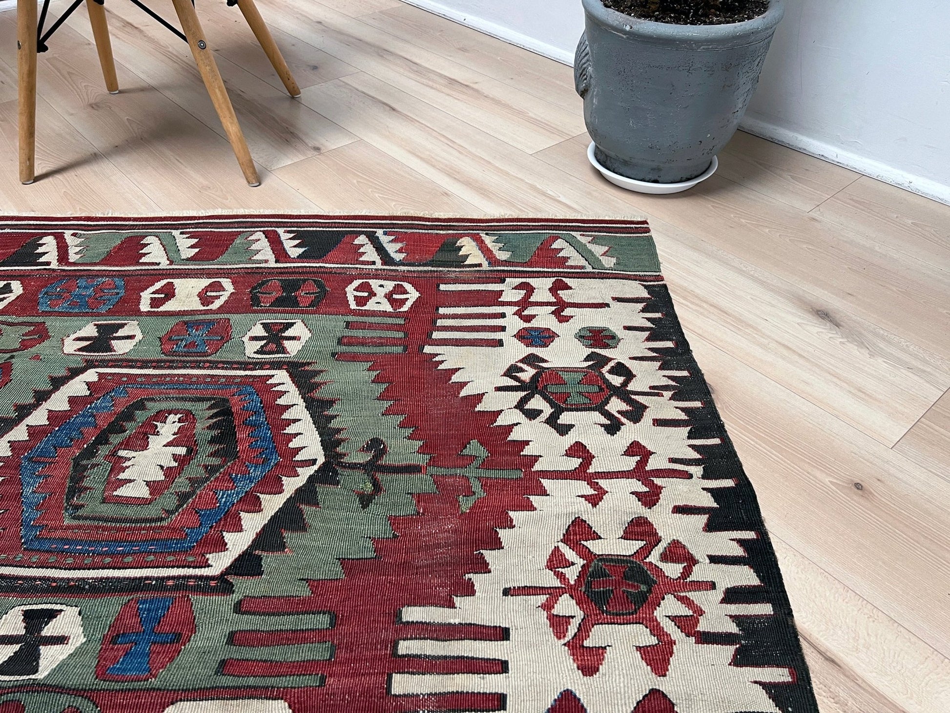 Konya antique turkish kilim rug shop san francisco bay area. Handmade wool rug shop palo alto.  Buy tribal kilim online, vibrant color.