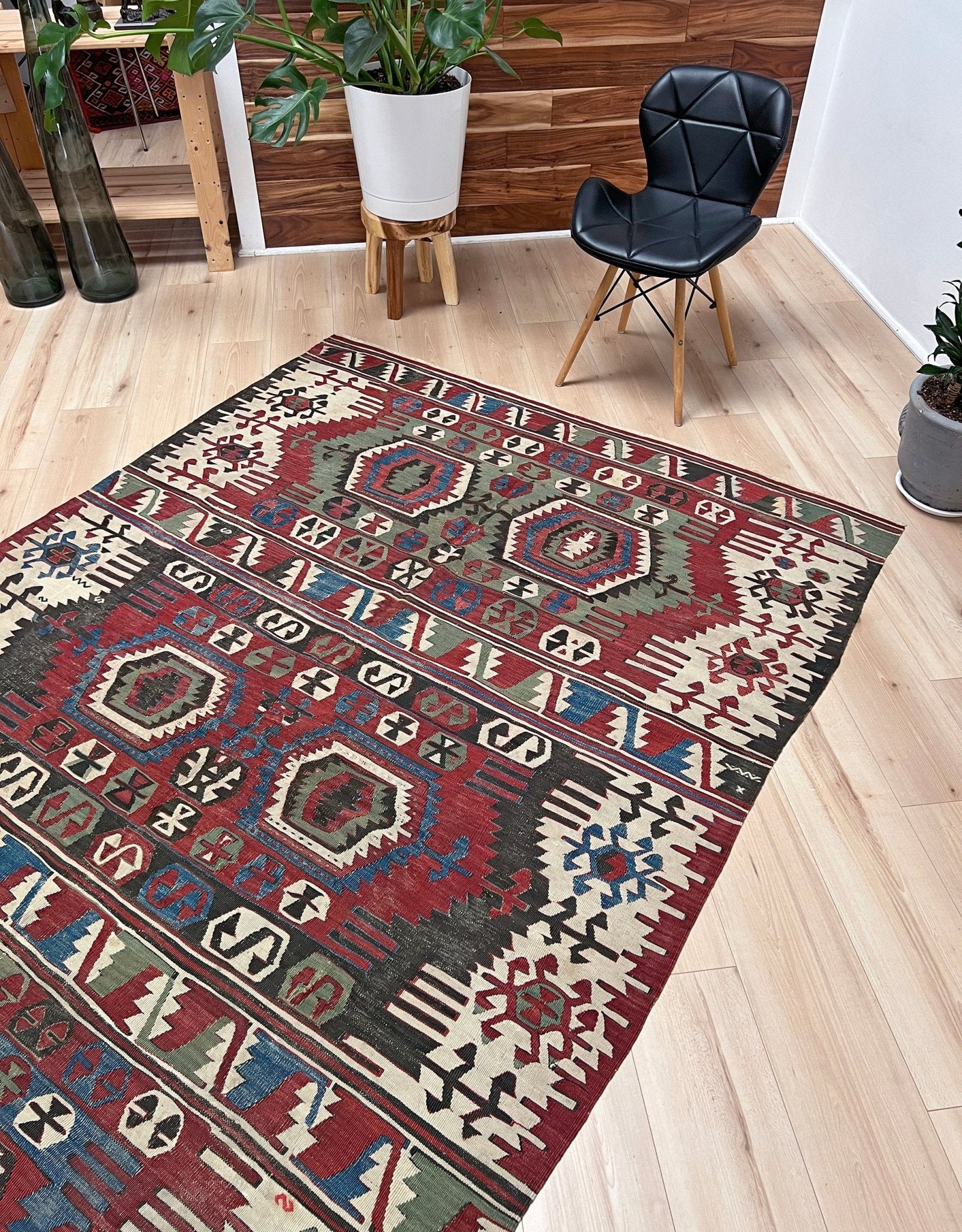 Konya antique turkish kilim rug shop san francisco bay area. Handmade wool rug shop palo alto.  Buy tribal kilim online, vibrant color.