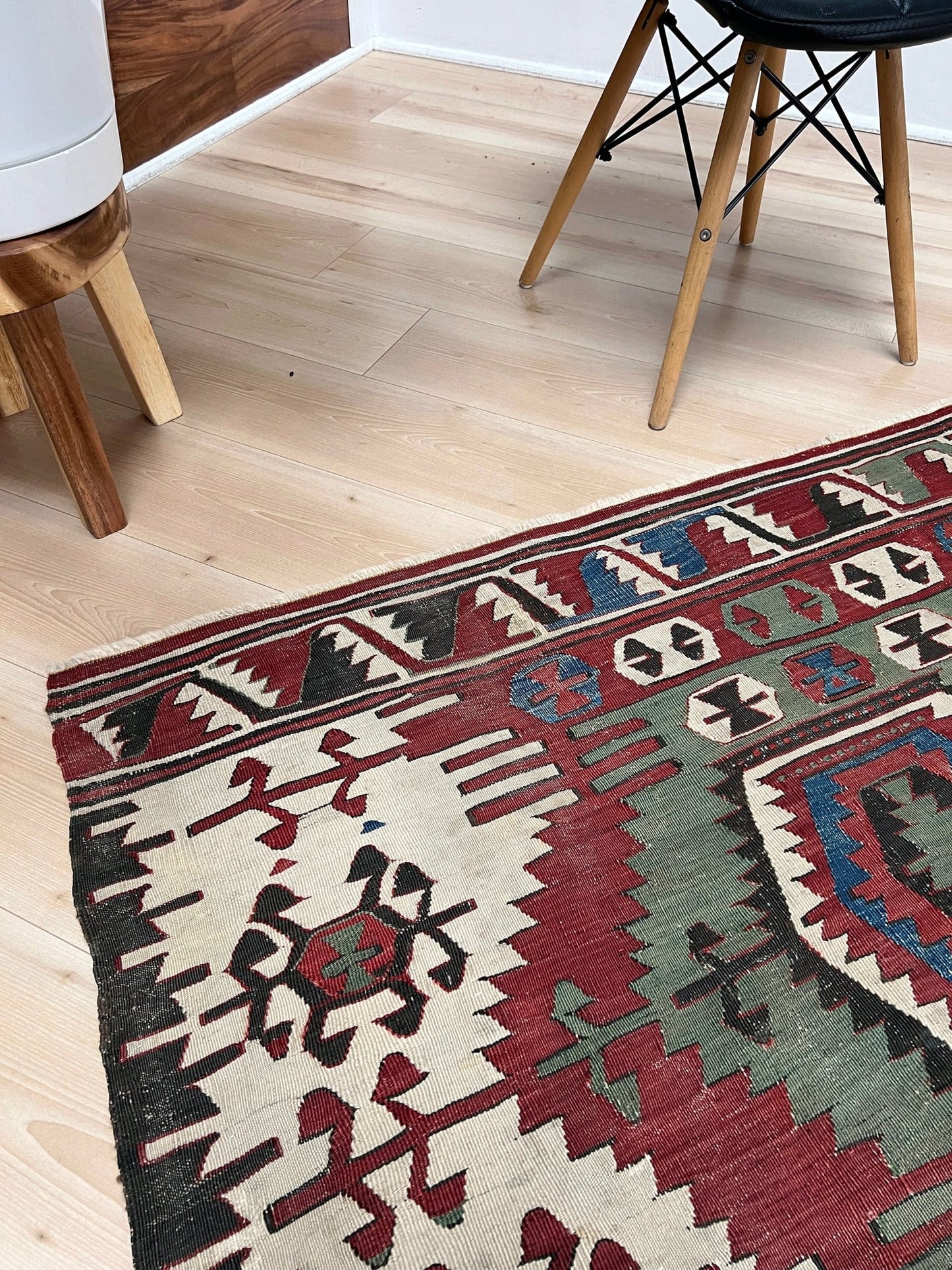 Konya antique turkish kilim rug shop san francisco bay area. Handmade wool rug shop palo alto.  Buy tribal kilim online, vibrant color.