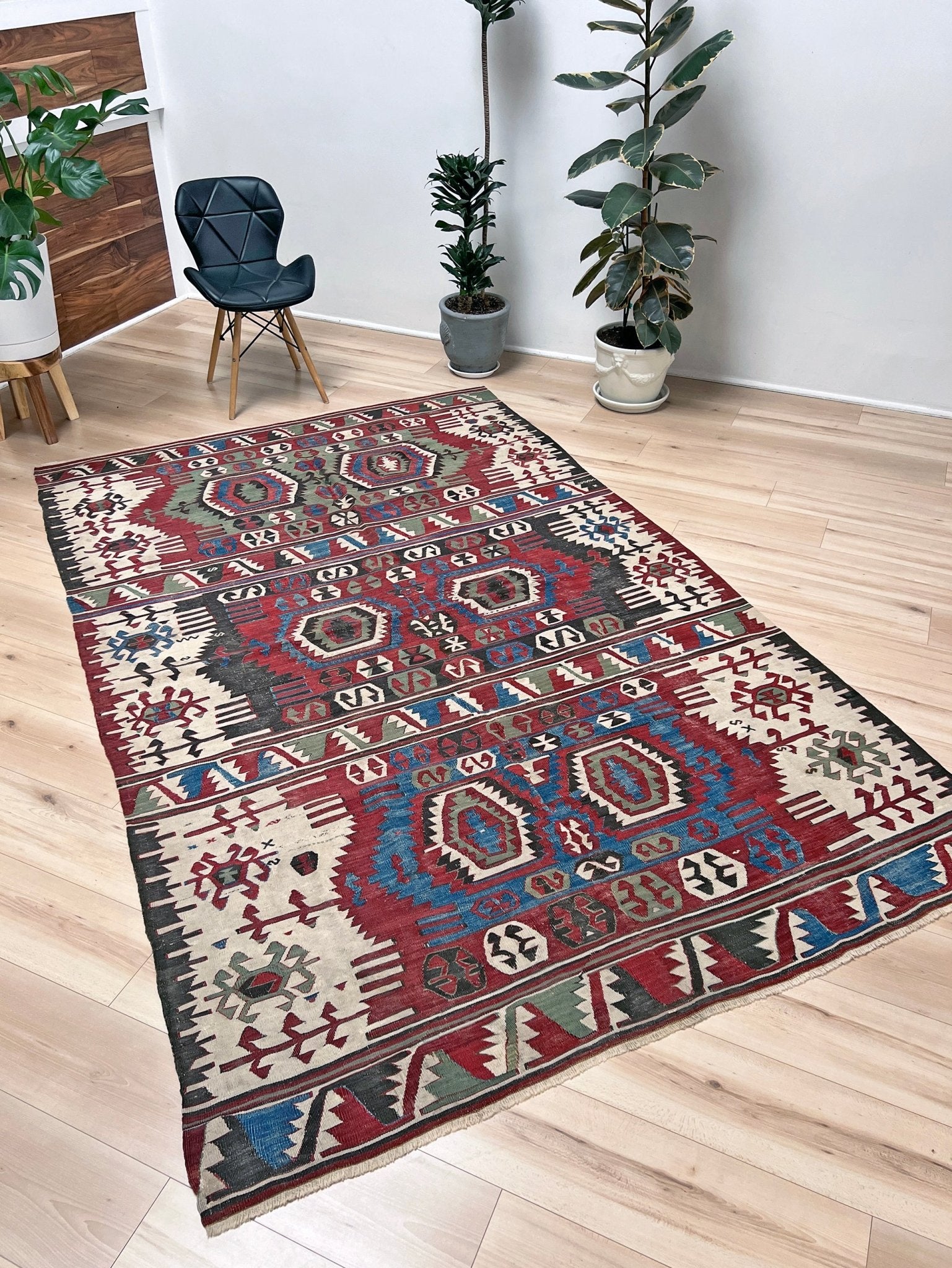 Konya antique turkish kilim rug shop san francisco bay area. Handmade wool rug shop palo alto.  Buy tribal kilim online, vibrant color.