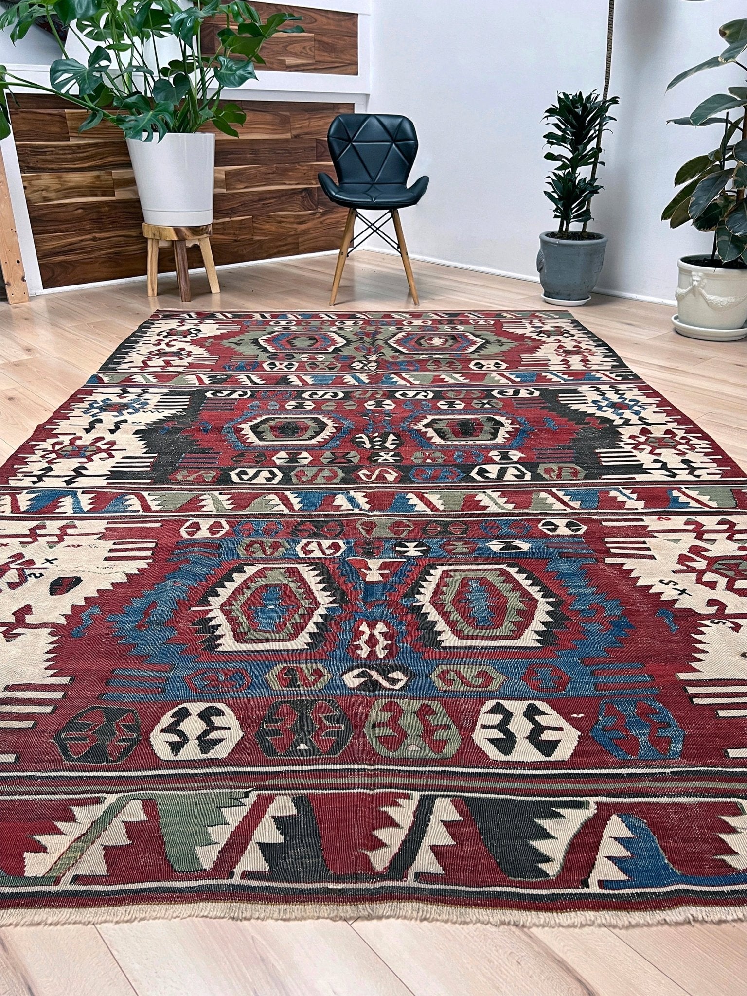 Konya antique turkish kilim rug shop san francisco bay area. Handmade wool rug shop palo alto.  Buy tribal kilim online, vibrant color.