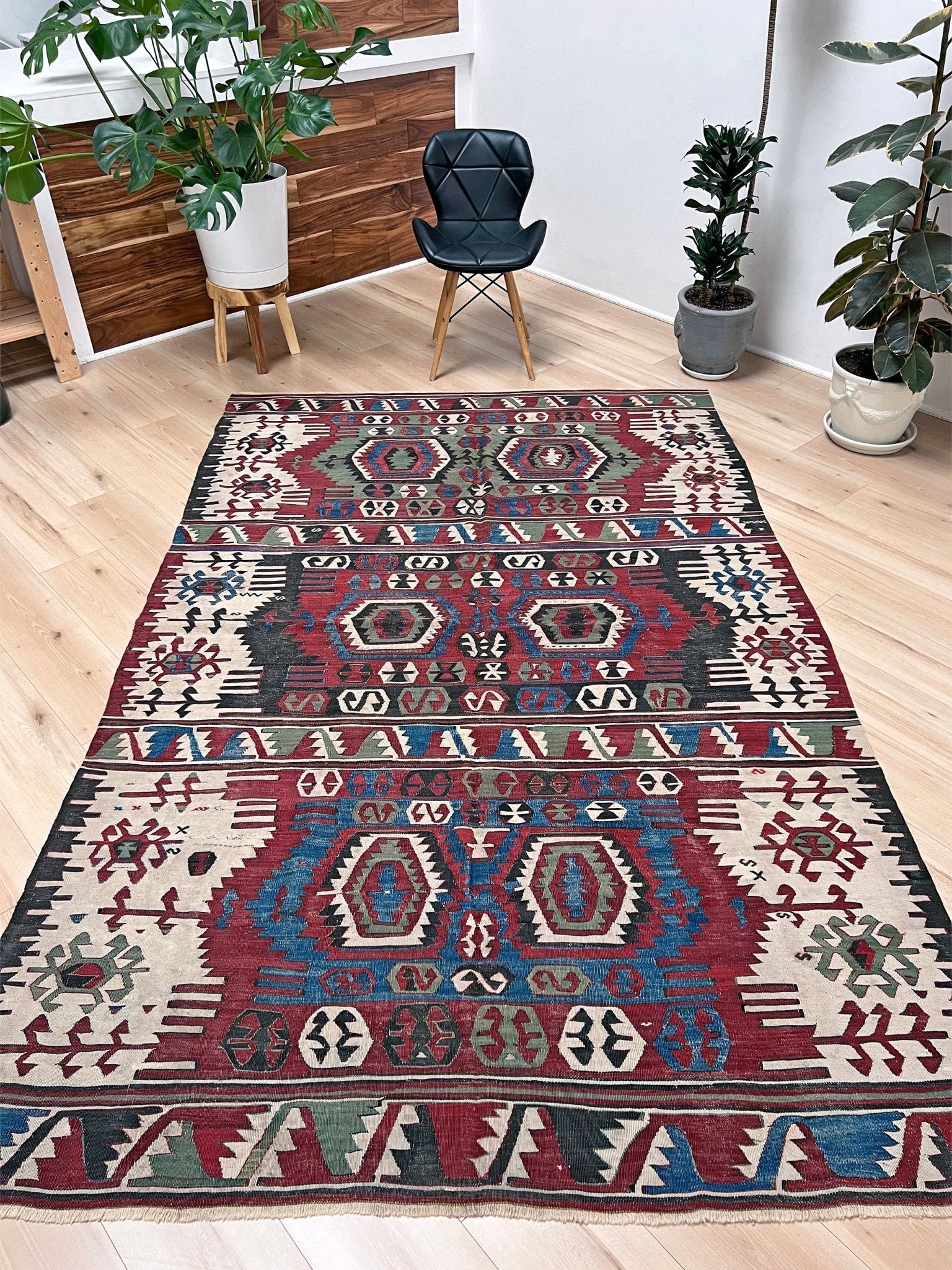 Konya antique turkish kilim rug shop san francisco bay area. Handmade wool rug shop palo alto.  Buy tribal kilim online, vibrant color.