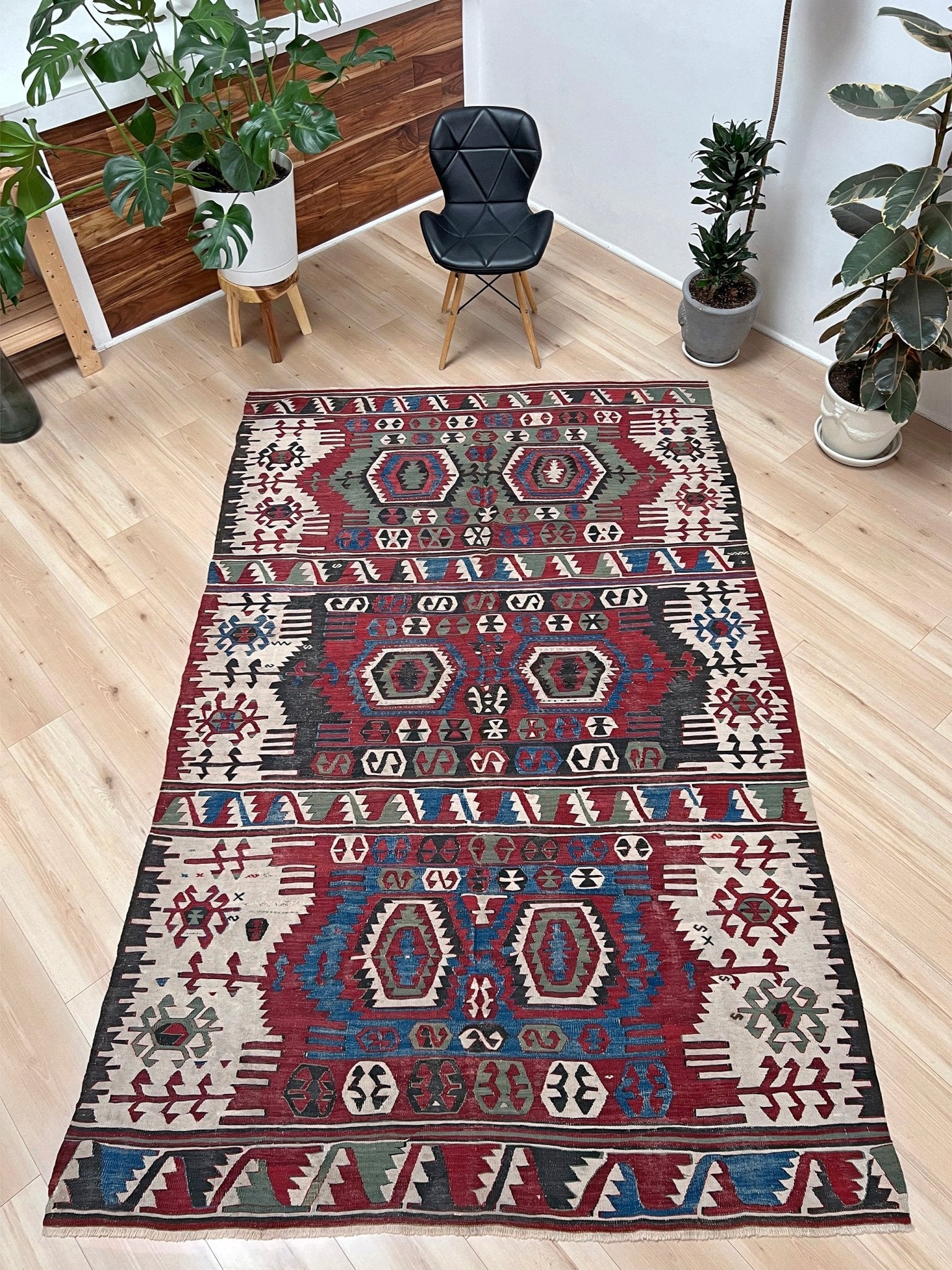 Konya antique turkish kilim rug shop san francisco bay area. Handmade wool rug shop palo alto.  Buy tribal kilim online, vibrant color.