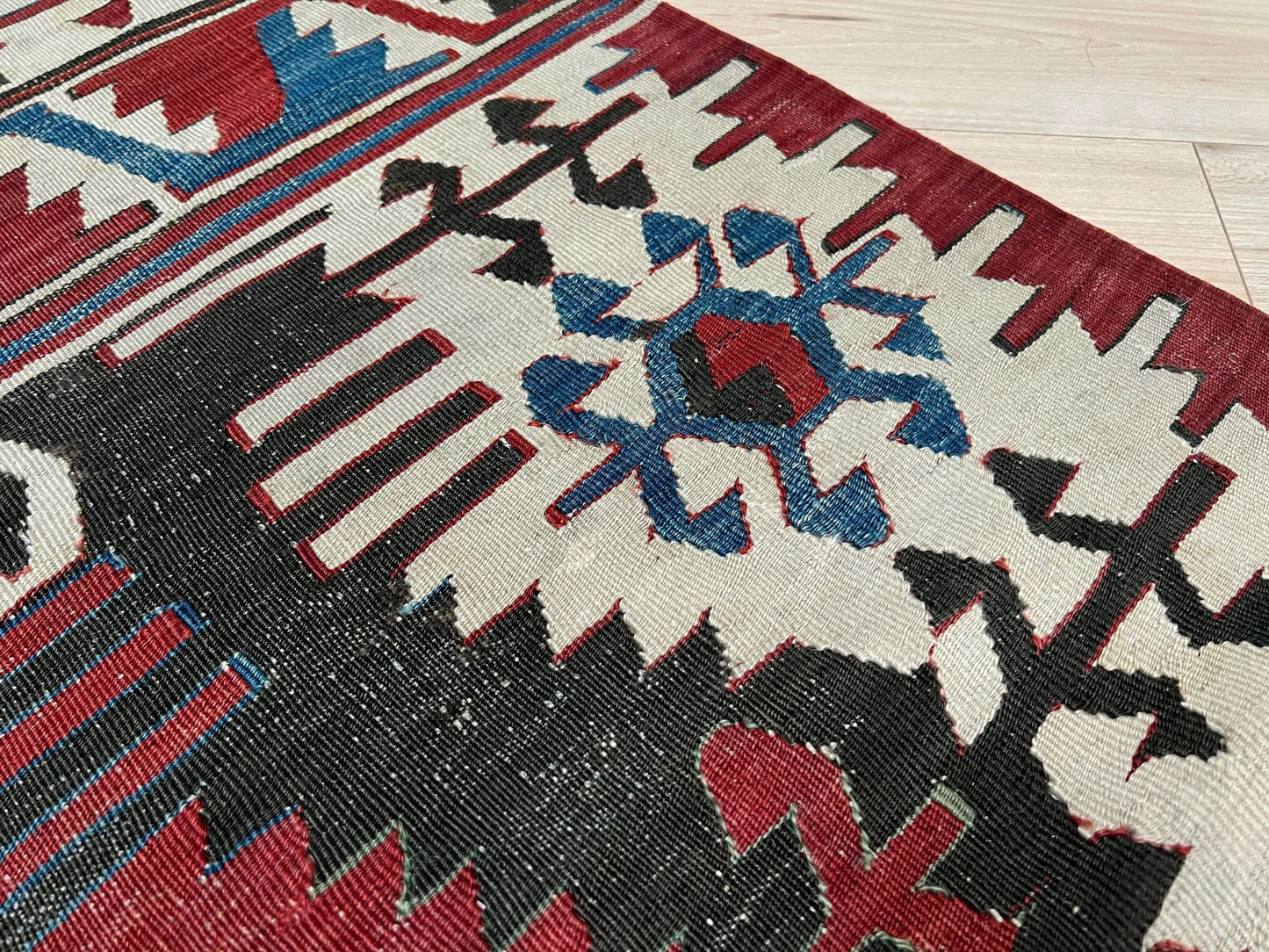 Konya antique turkish kilim rug shop san francisco bay area. Handmade wool rug shop palo alto.  Buy tribal kilim online, vibrant color.