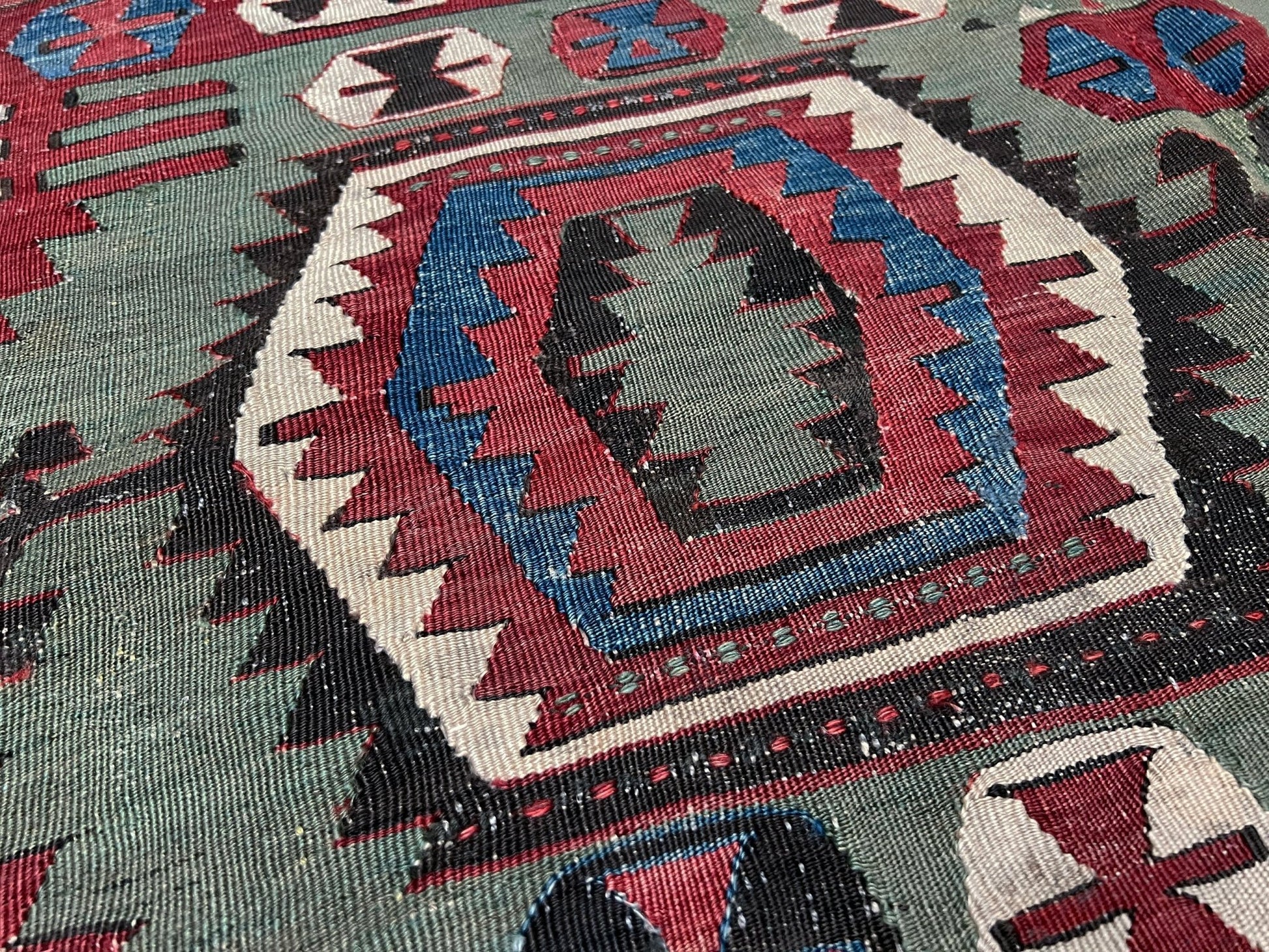 Konya antique turkish kilim rug shop san francisco bay area. Handmade wool rug shop palo alto.  Buy tribal kilim online, vibrant color.