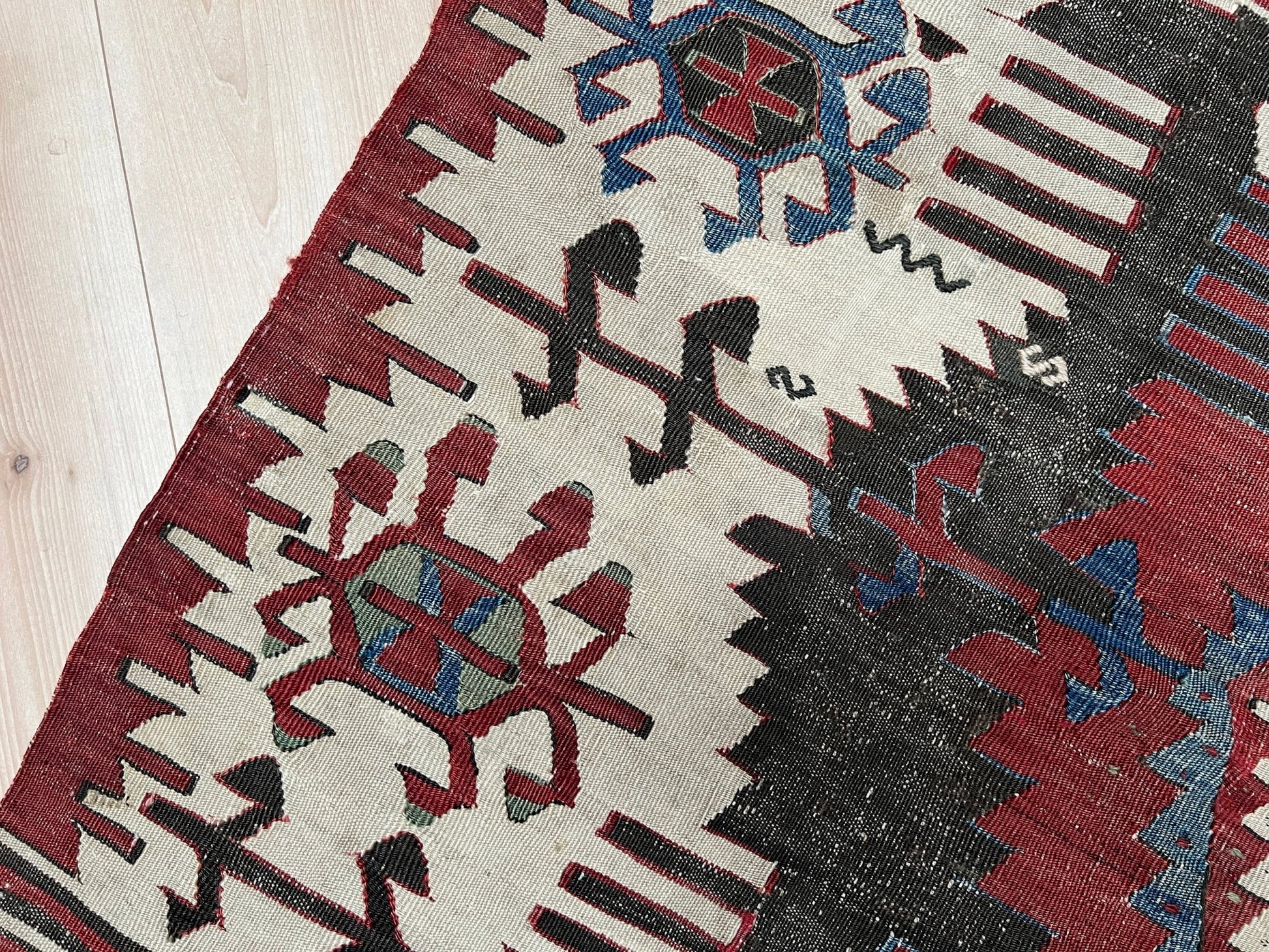 Konya antique turkish kilim rug shop san francisco bay area. Handmade wool rug shop palo alto.  Buy tribal kilim online, vibrant color.