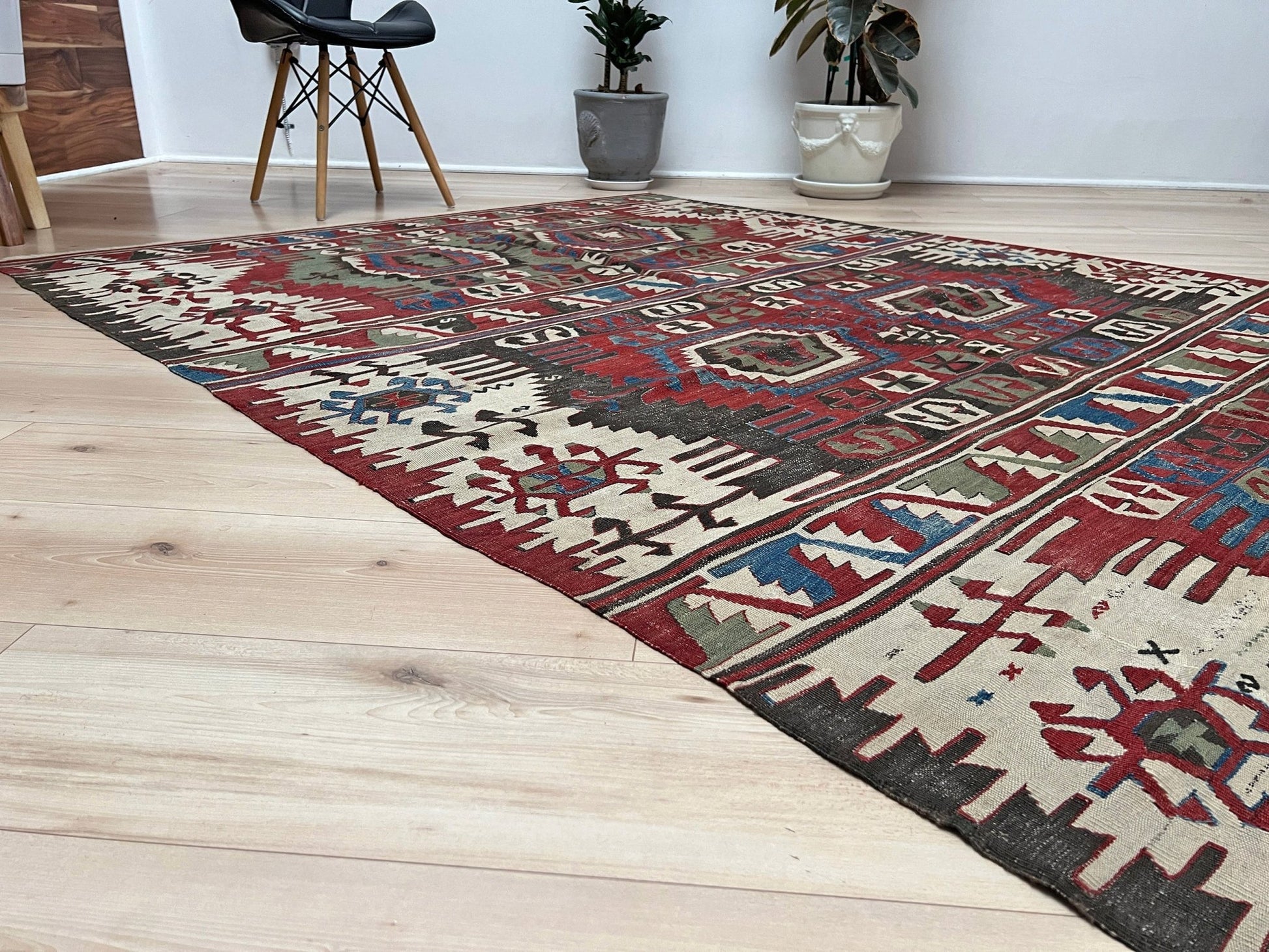 Konya antique turkish kilim rug shop san francisco bay area. Handmade wool rug shop palo alto.  Buy tribal kilim online, vibrant color.