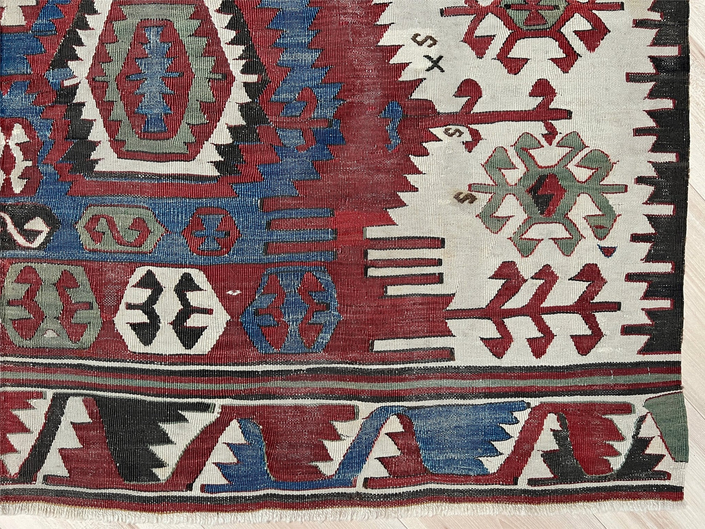 Konya antique turkish kilim rug shop san francisco bay area. Handmade wool rug shop palo alto.  Buy tribal kilim online, vibrant color.