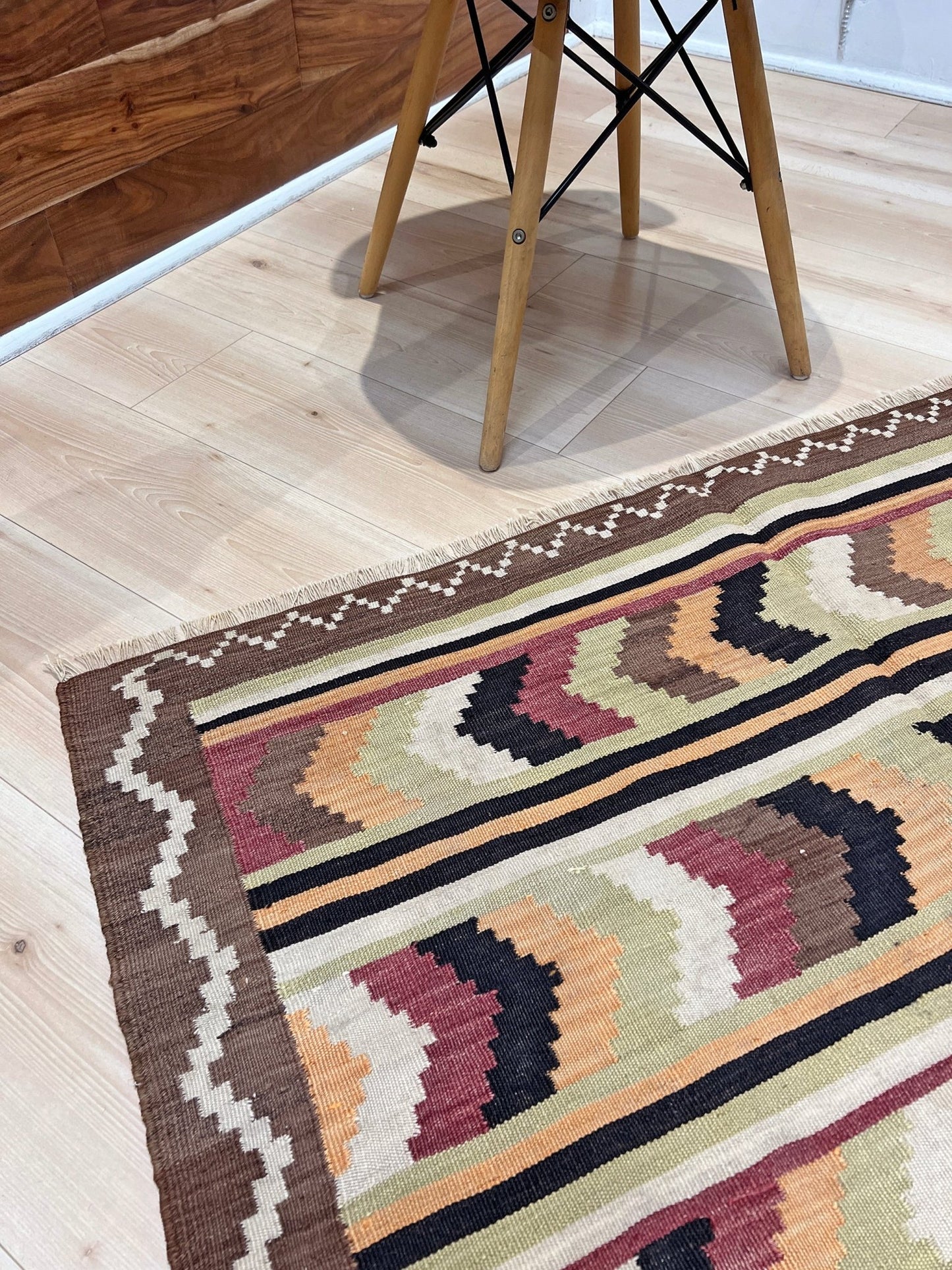 Navajo style handmade vintage rug shop. Persian wool kilim rug. Buy carpet online San francisco bay area.