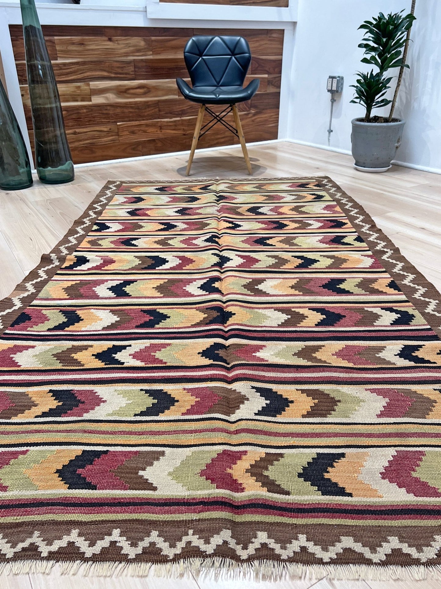 Navajo style handmade vintage rug shop. Persian wool kilim rug. Buy carpet online San francisco bay area.