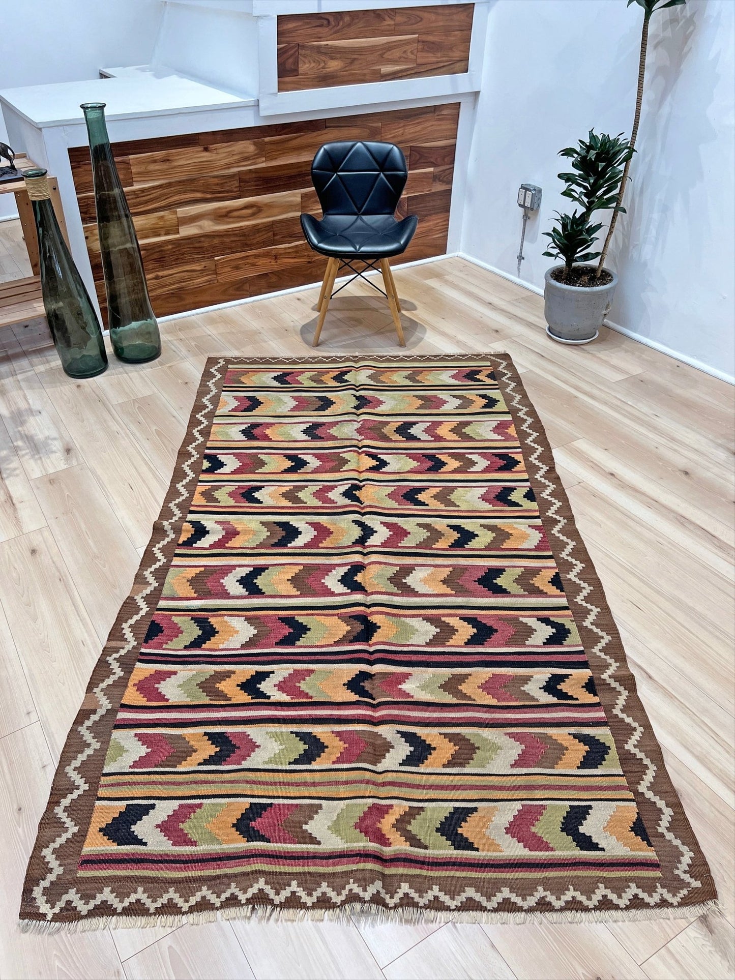 Navajo style handmade vintage rug shop. Persian wool kilim rug. Buy carpet online San francisco bay area.