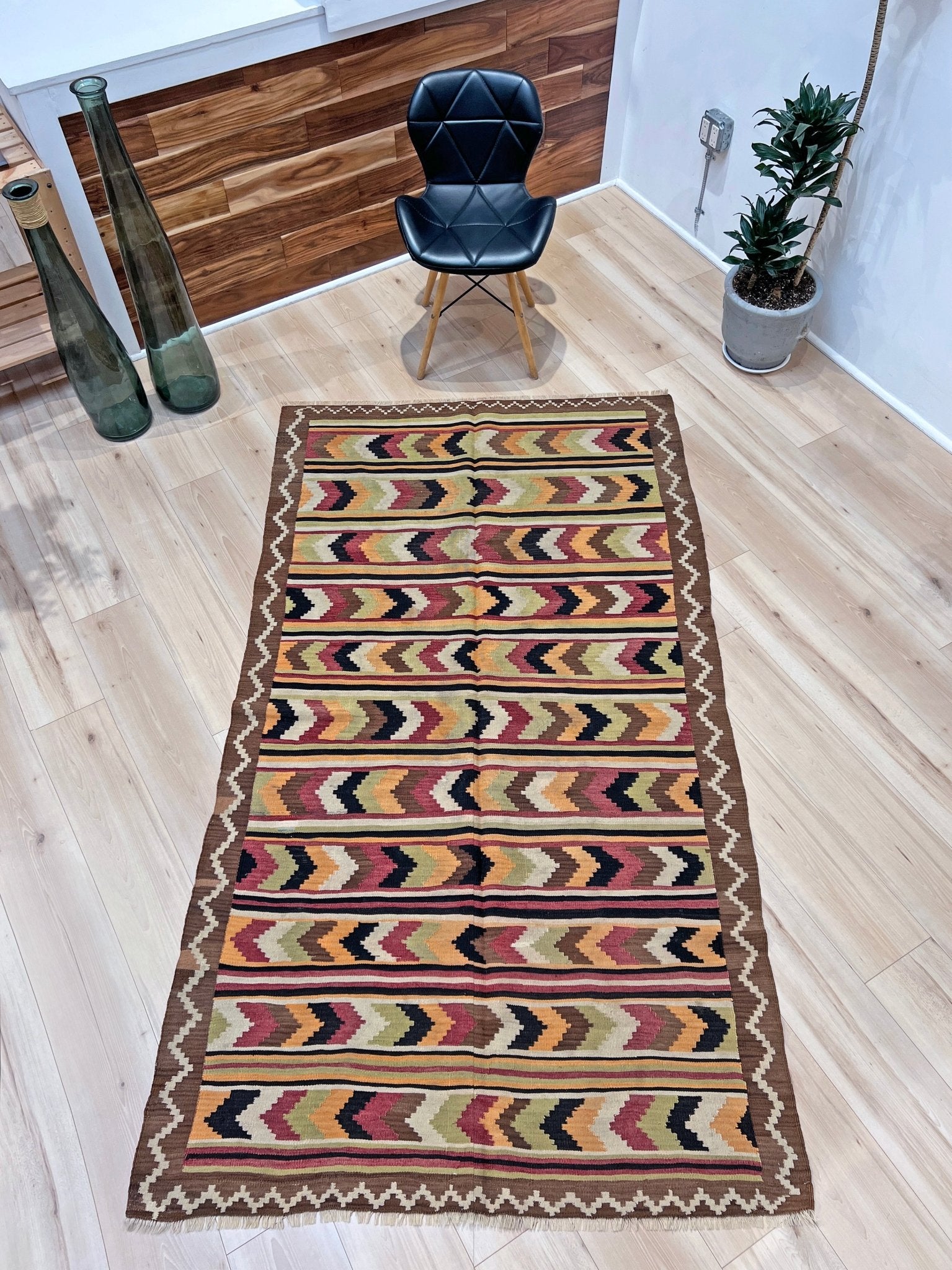 Navajo style handmade vintage rug shop. Persian wool kilim rug. Buy carpet online San francisco bay area.