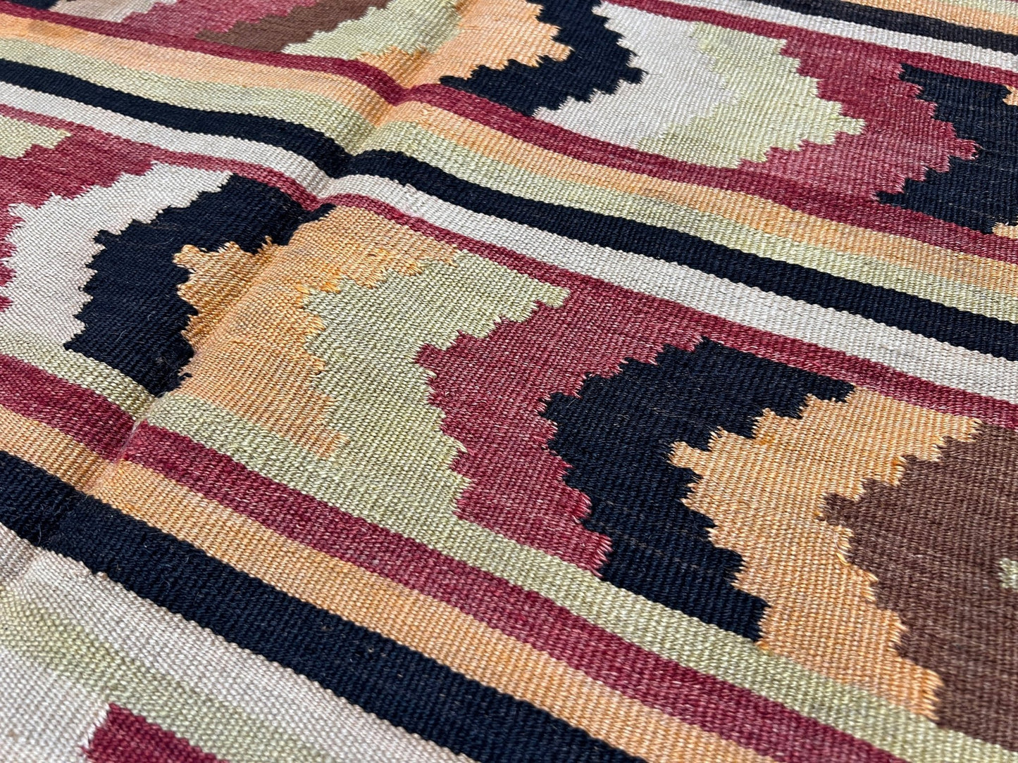 Navajo style handmade vintage rug shop. Persian wool kilim rug. Buy carpet online San francisco bay area.