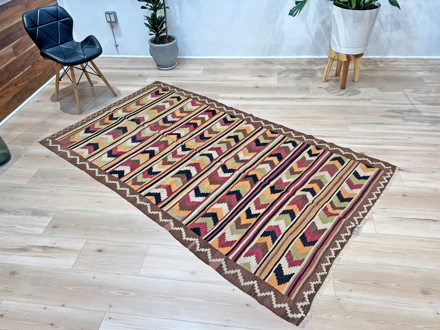 Navajo style handmade vintage rug shop. Persian wool kilim rug. Buy carpet online San francisco bay area.