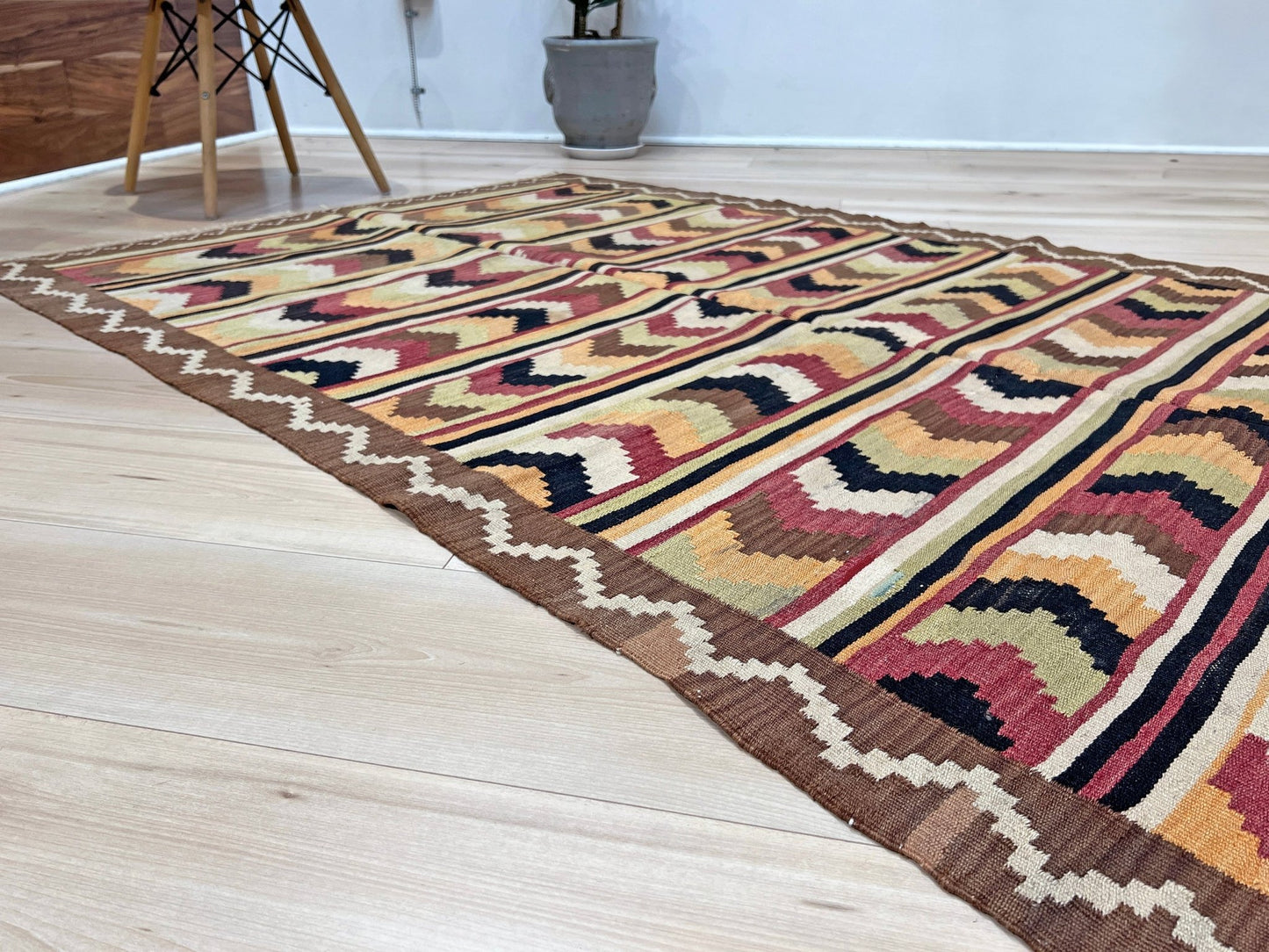 Navajo style handmade vintage rug shop. Persian wool kilim rug. Buy carpet online San francisco bay area.