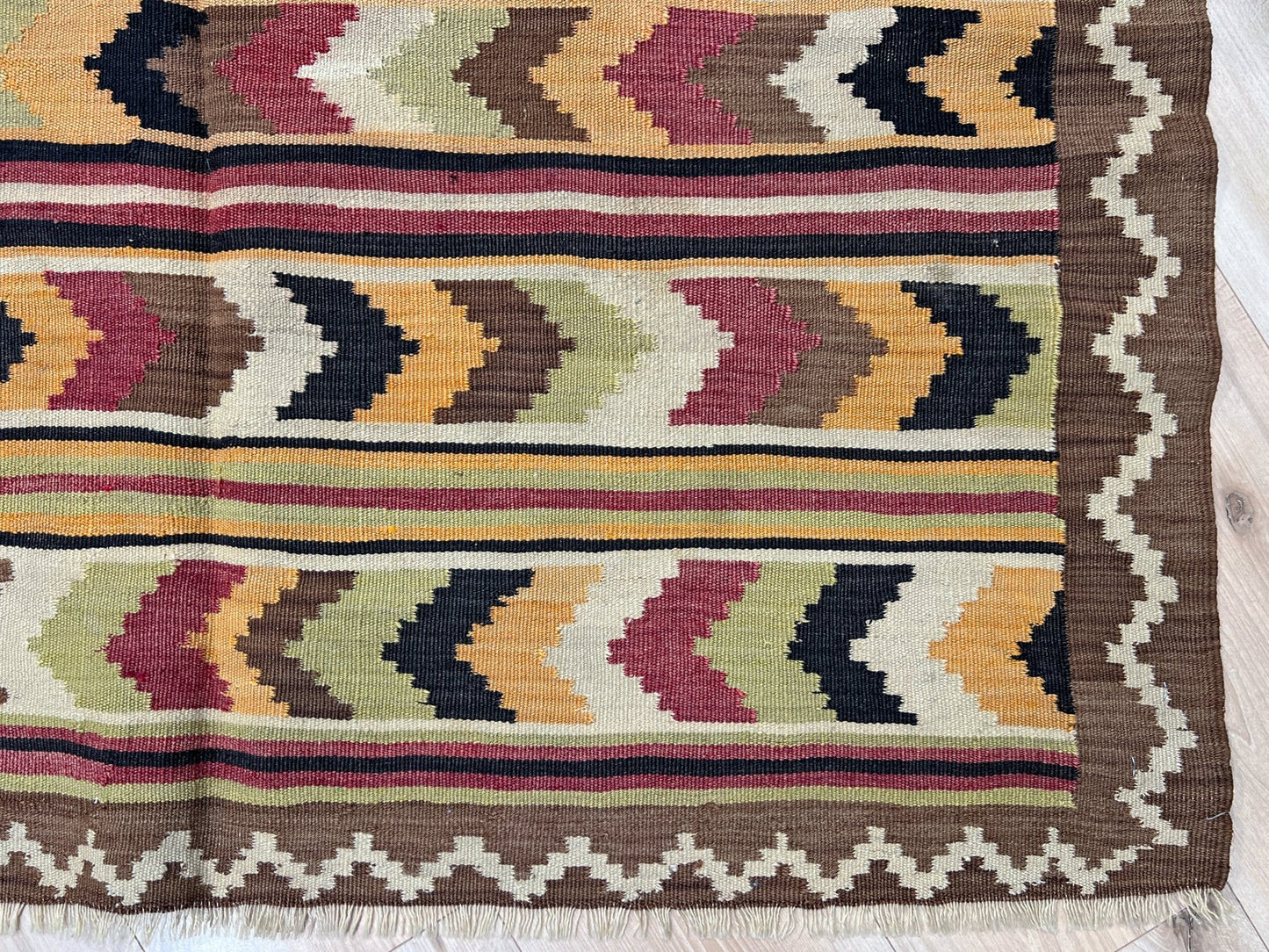 Navajo style handmade vintage rug shop. Persian wool kilim rug. Buy carpet online San francisco bay area.