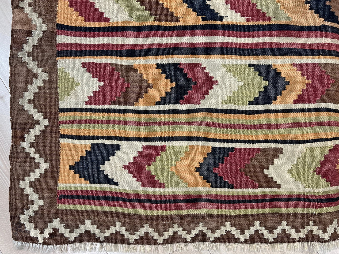 Navajo style handmade vintage rug shop. Persian wool kilim rug. Buy carpet online San francisco bay area.