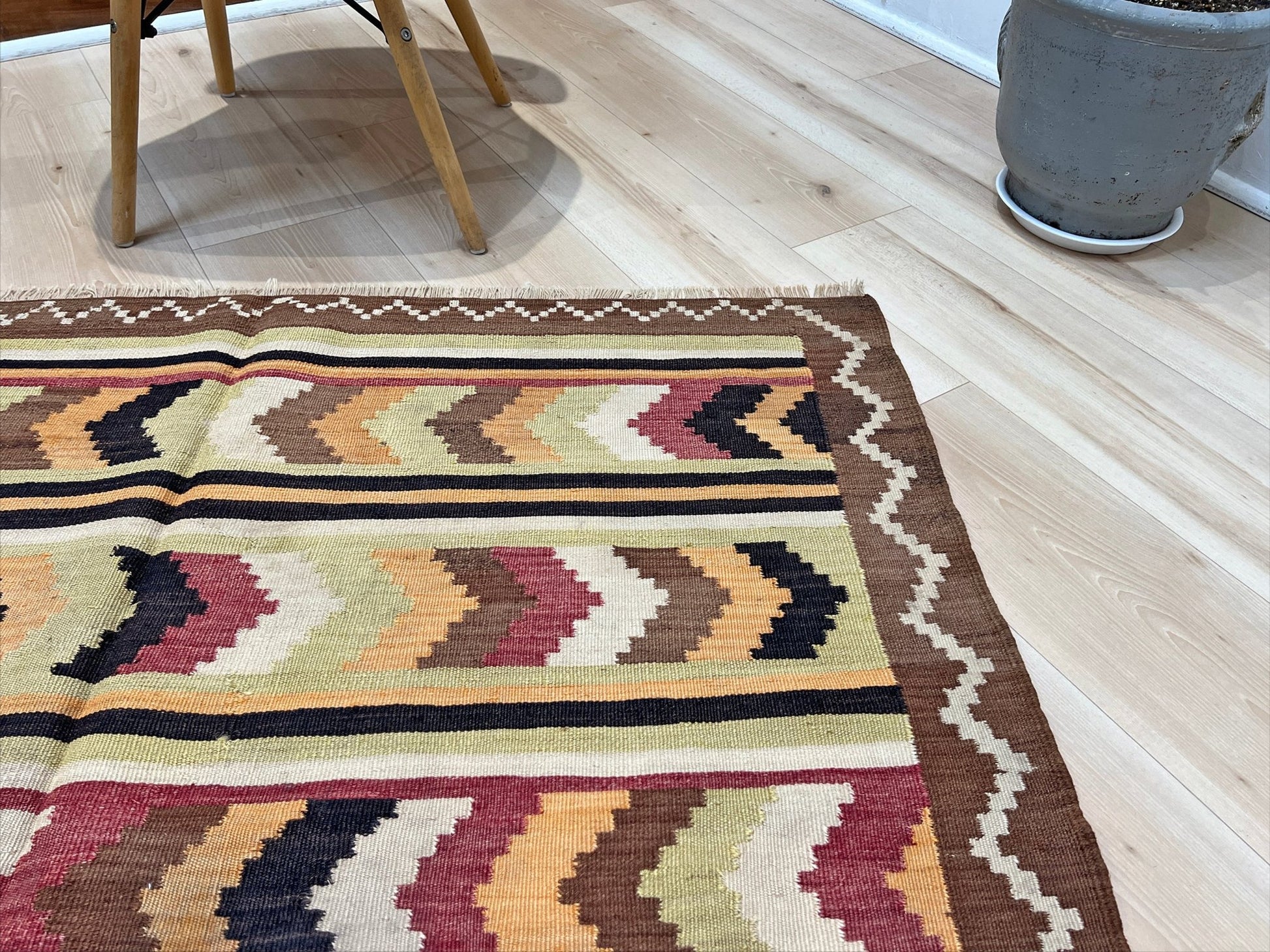 Navajo style handmade vintage rug shop. Persian wool kilim rug. Buy carpet online San francisco bay area.