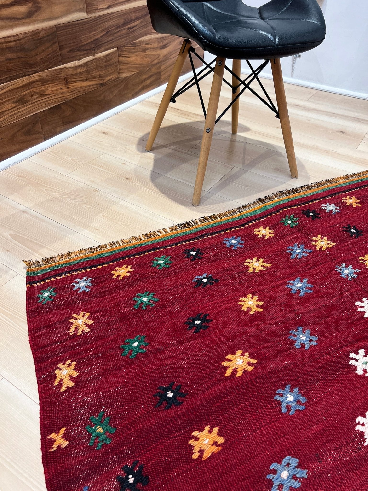 flower vintage turkish kilim rug shop san francisco bay area. Buy handmade wool rug online.