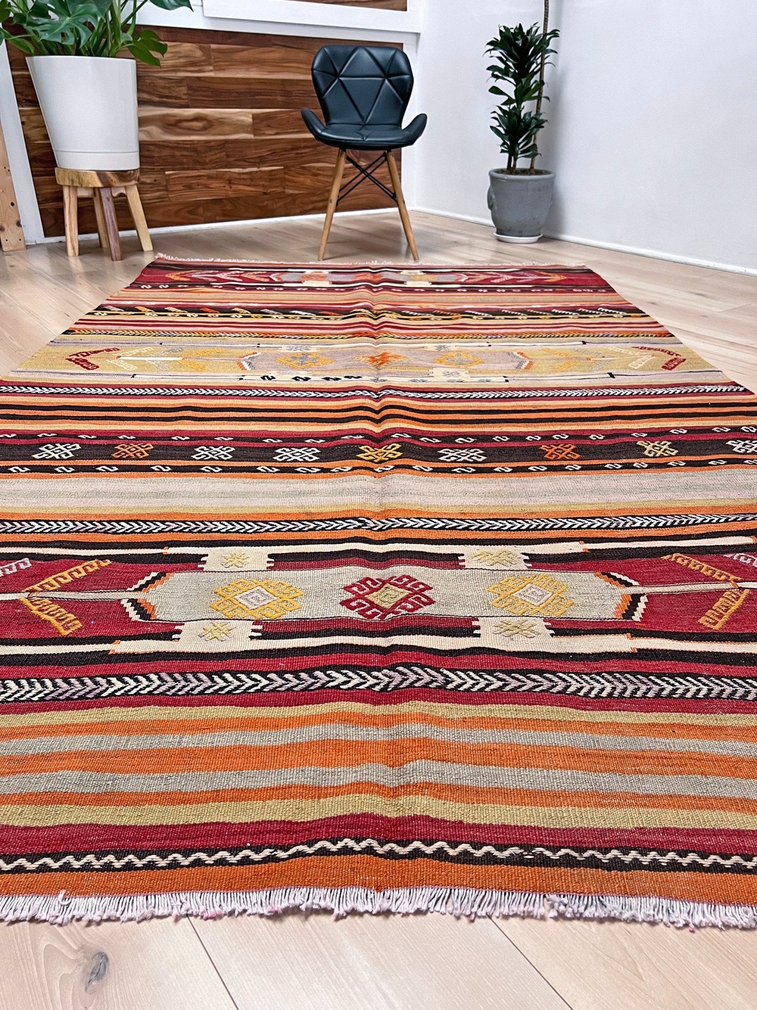 Sivas lambali turkish kilim rug shop San francisco bay area. Handmade vintage wool flatweave rug. Vibrant turkish striped rug.