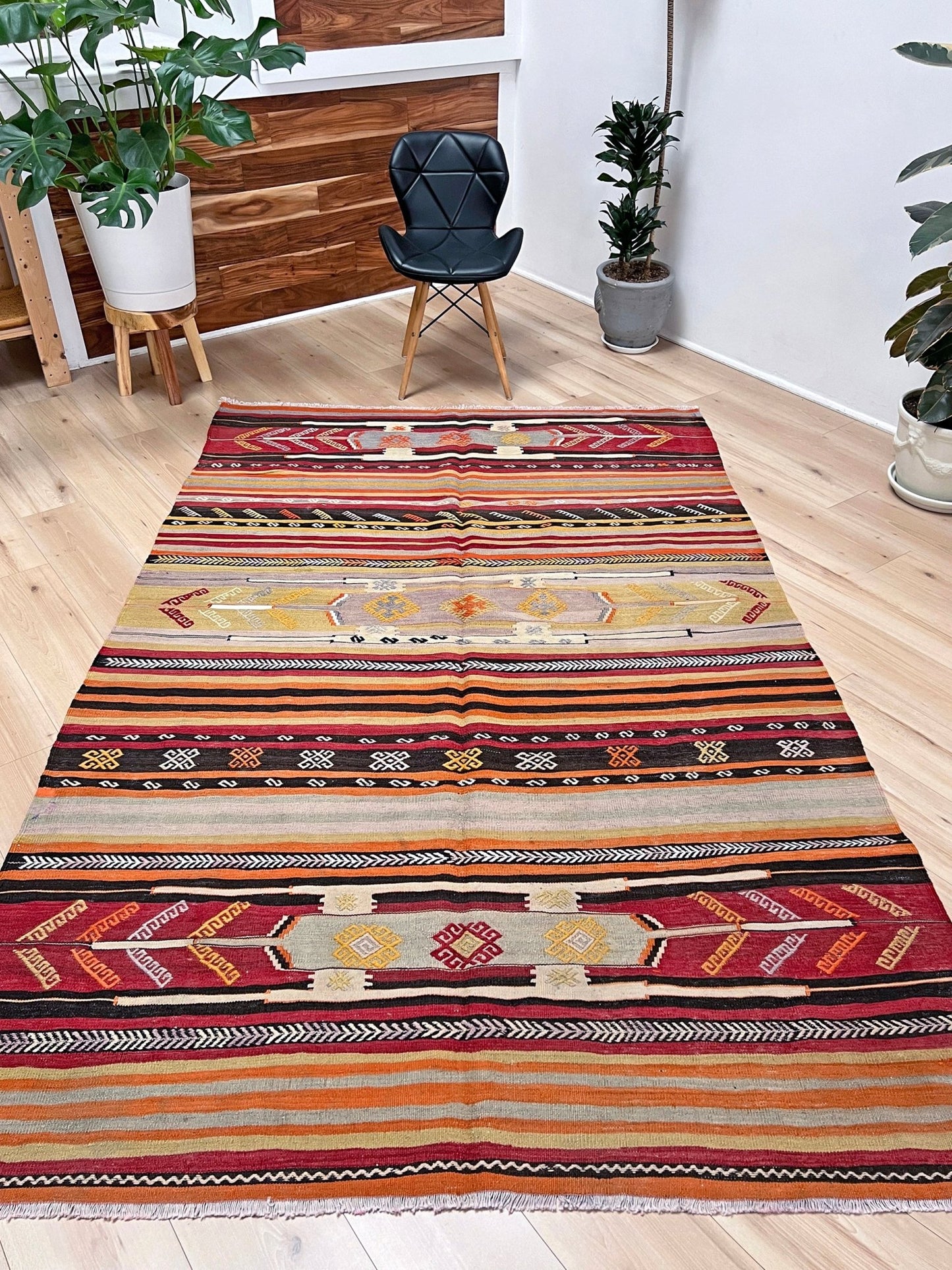 Sivas lambali turkish kilim rug shop San francisco bay area. Handmade vintage wool flatweave rug. Vibrant turkish striped rug.