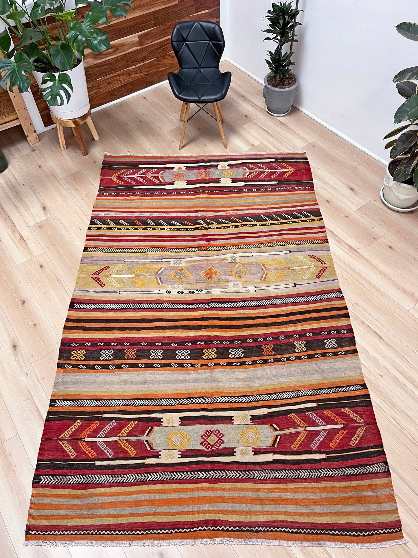 Sivas lambali turkish kilim rug shop San francisco bay area. Handmade vintage wool flatweave rug. Vibrant turkish striped rug.