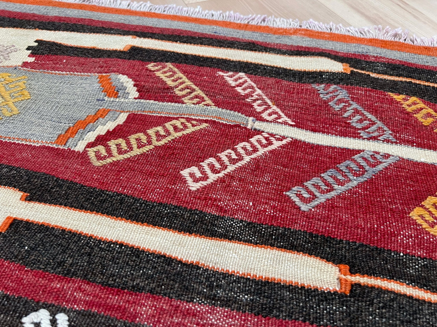 Sivas lambali turkish kilim rug shop San francisco bay area. Handmade vintage wool flatweave rug. Vibrant turkish striped rug.