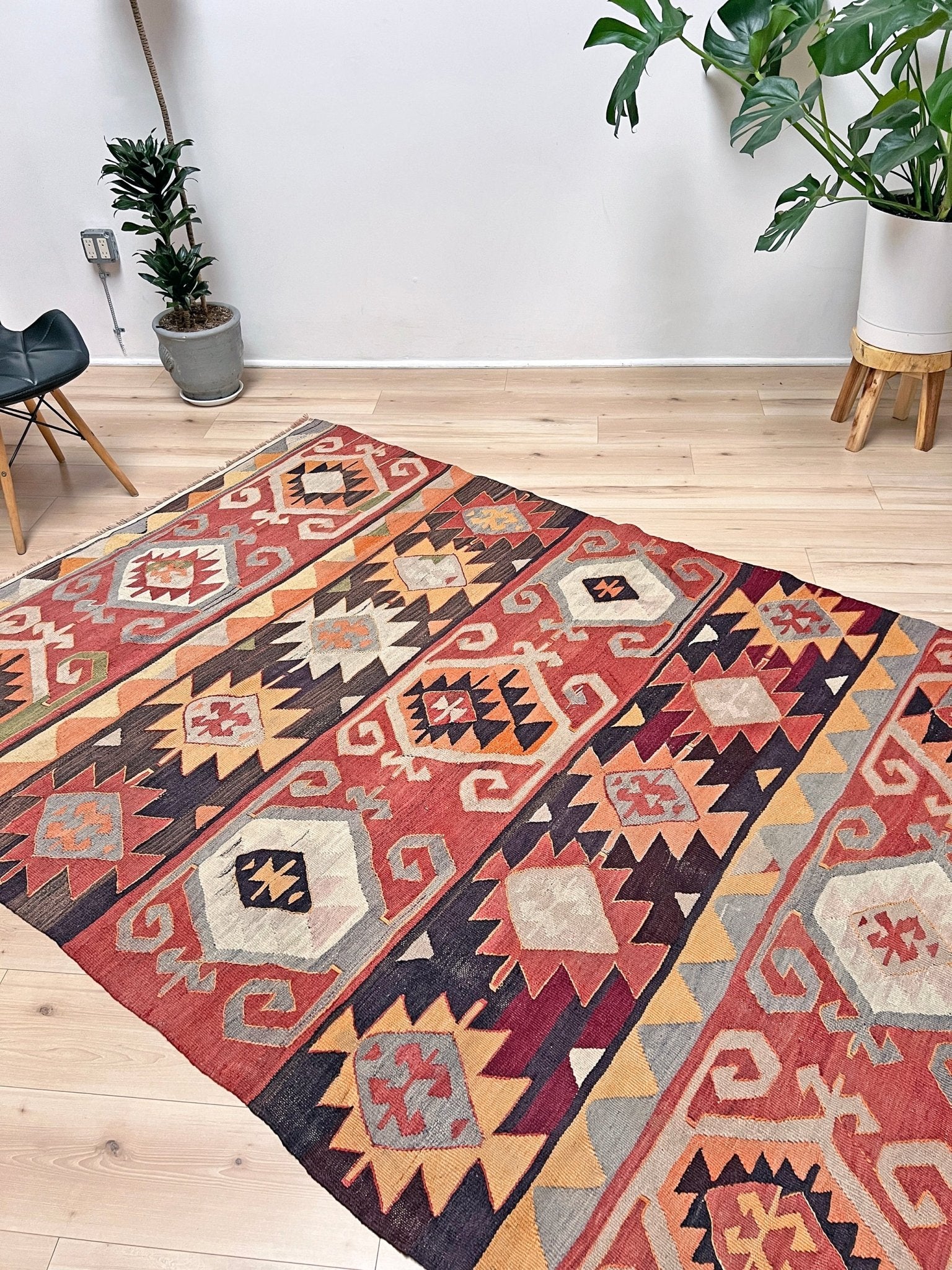 Kayseri Turkish kilim rug shop san francisco bay area. Handmade wool flatweave rug. Buy tribal navajo  style rug online.