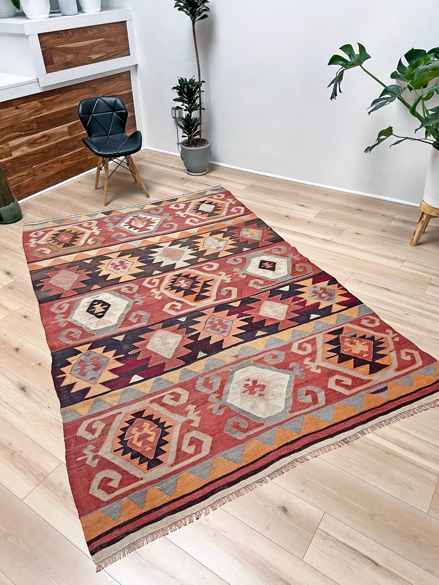 Kayseri Turkish kilim rug shop san francisco bay area. Handmade wool flatweave rug. Buy tribal navajo  style rug online.