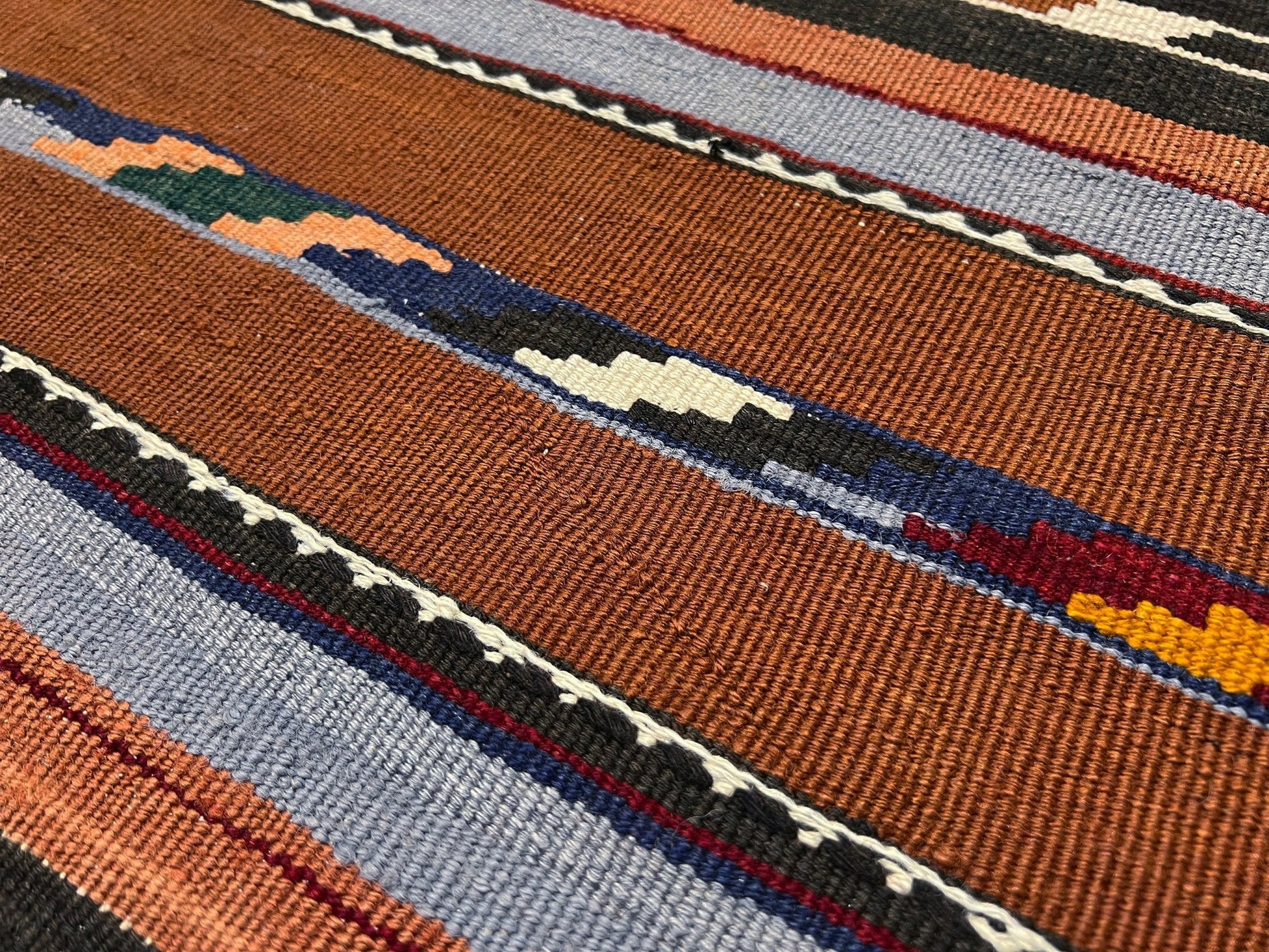 Caucasian minimalist kilim rug shop san francisco bay area. Buy online Handmade wool rug for dining, nursery, bedroom, living room.