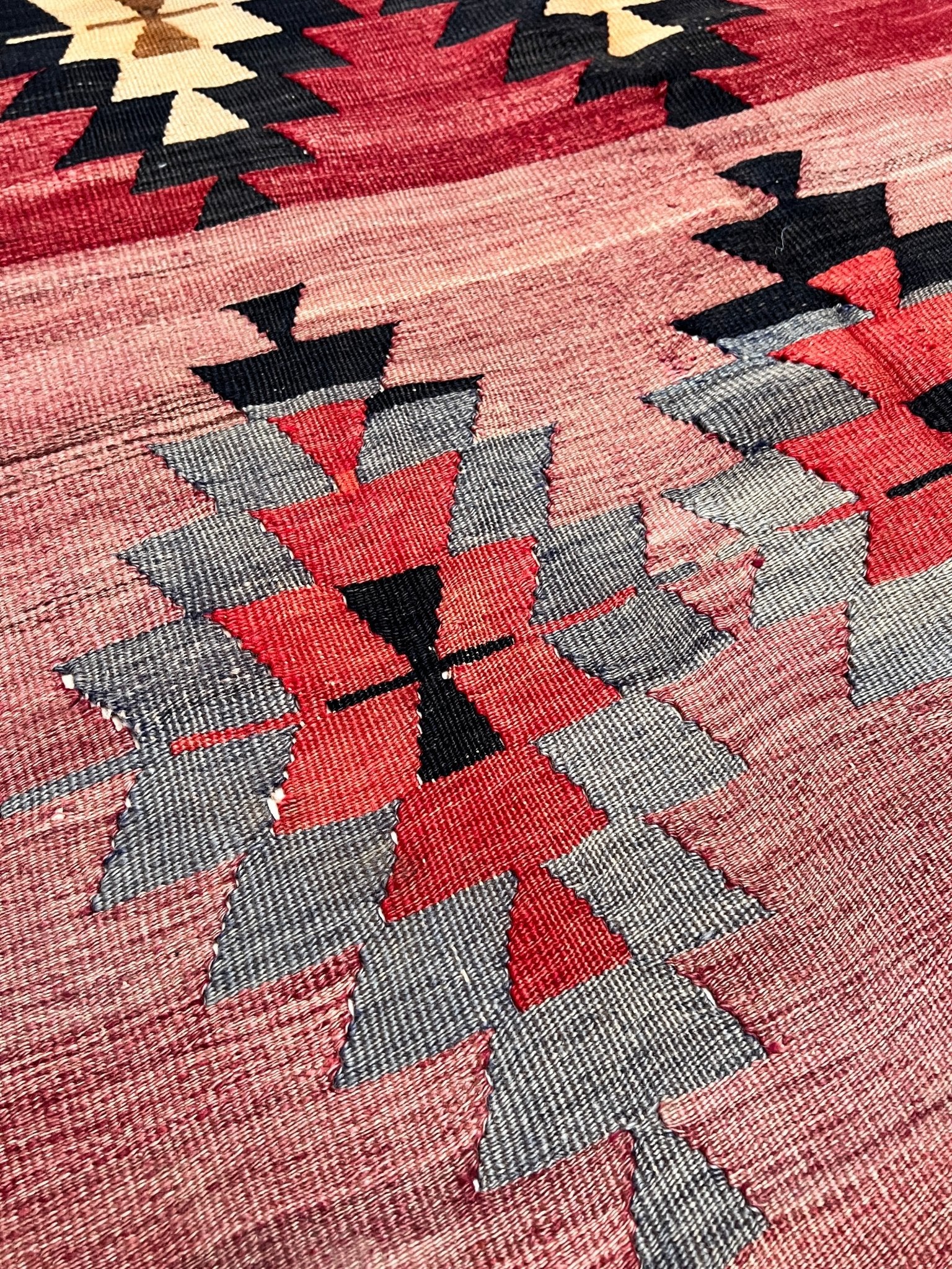 pergamum Vintage turkish kilim rug shop San francisco bay area. Navajo style rug. Buy turkish rug online