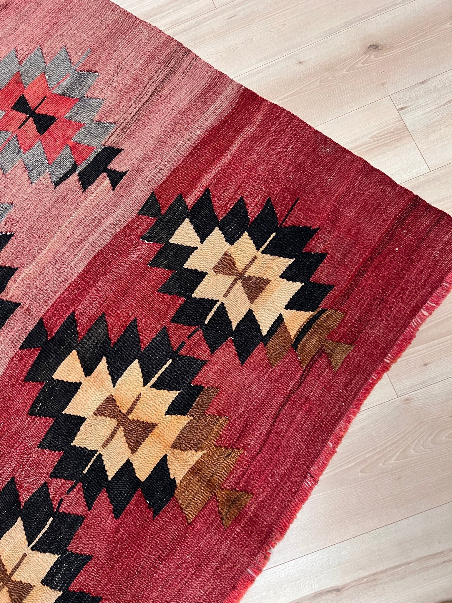 pergamum Vintage turkish kilim rug shop San francisco bay area. Navajo style rug. Buy turkish rug online