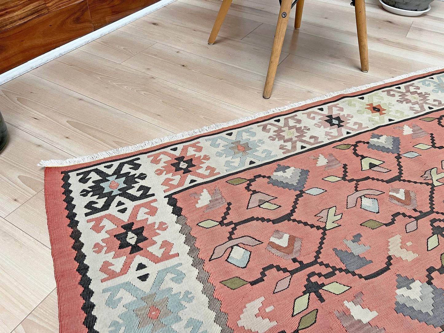 Pirot Kilim • Handmade Semi-antique Flatweave  Rug (5'3"x7'8")