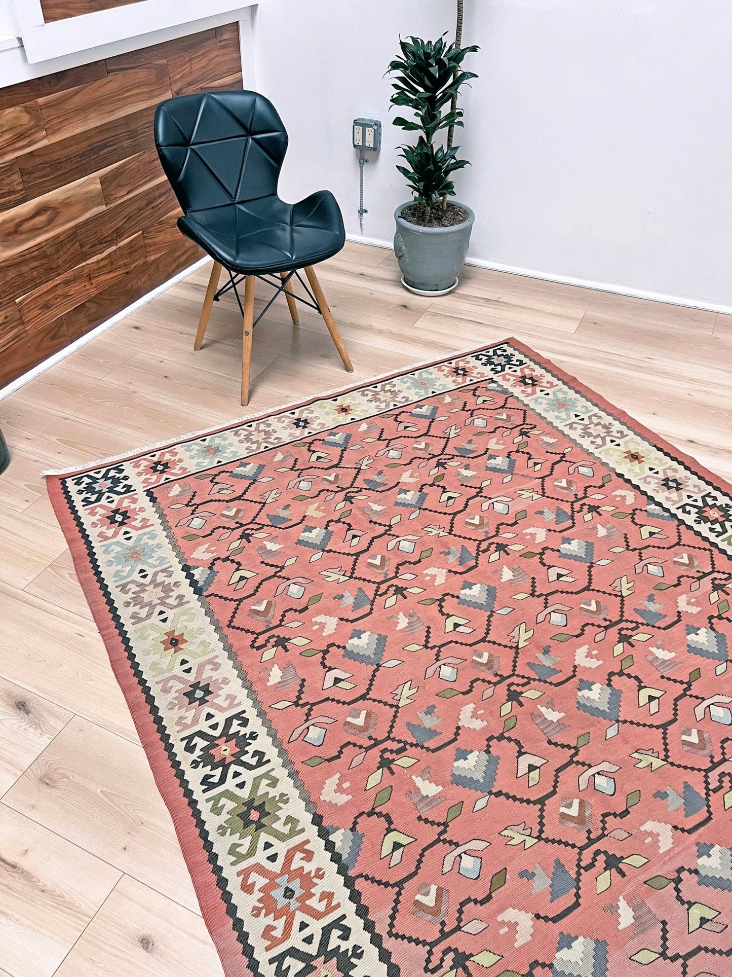 Pirot Kilim • Handmade Semi-antique Flatweave  Rug (5'3"x7'8")