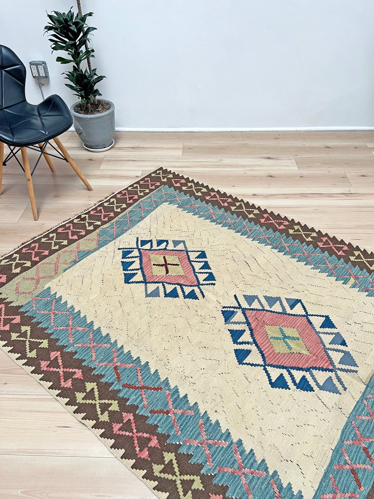 Vintage turkish flatweave kilim rug shop san francisco bay area. 4x6  Handmade wool rug. Buy rug online.