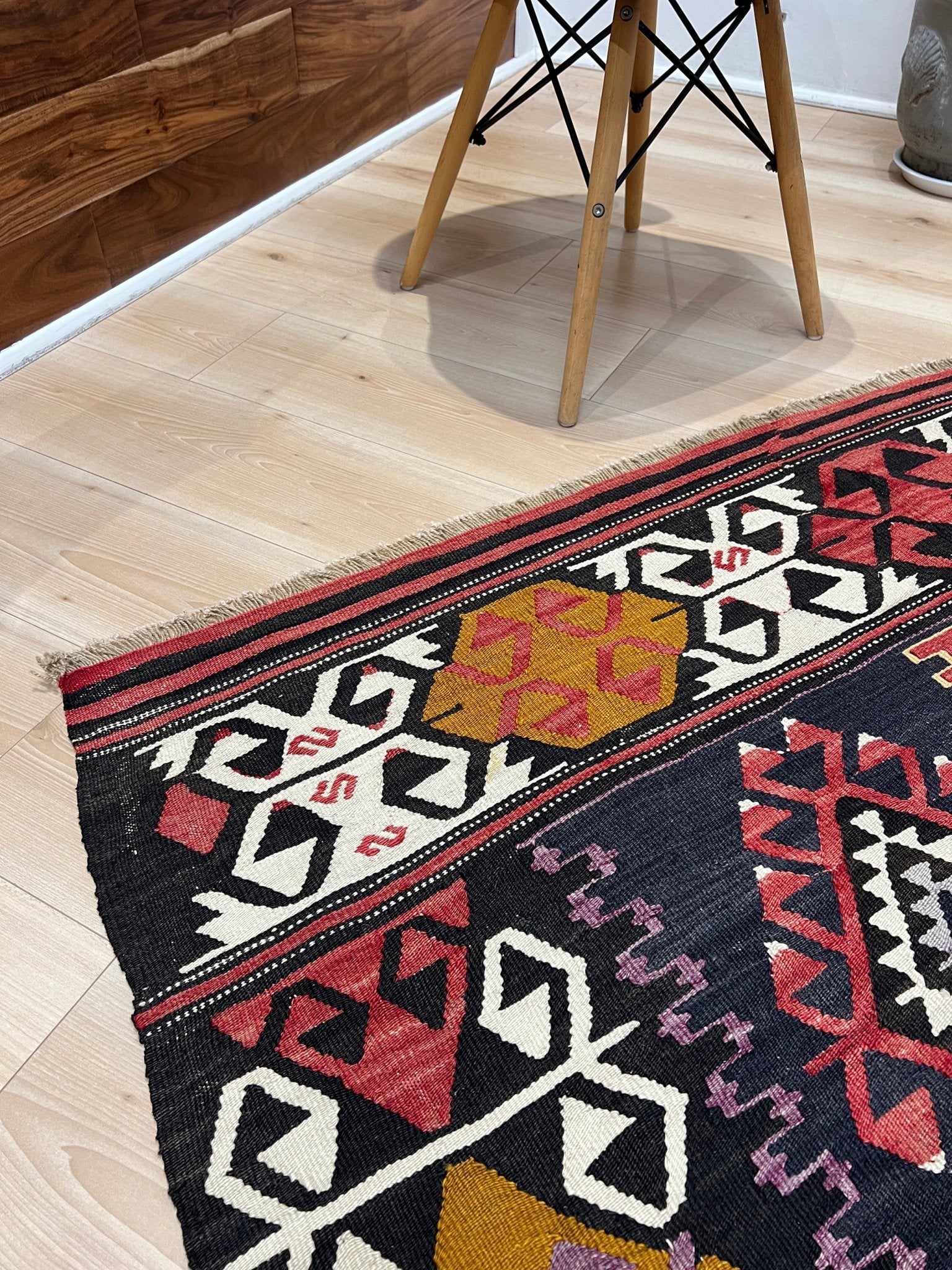 karakecili vintage turkish kilim rug shop san francisco bay area. Buy handmade flatweave rug. Bohemian style home decor.