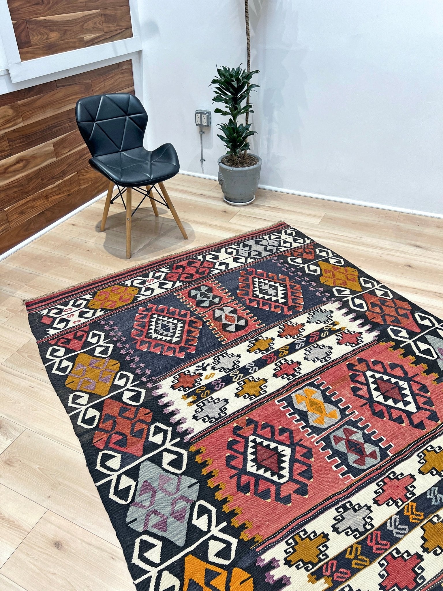 karakecili vintage turkish kilim rug shop san francisco bay area. Buy handmade flatweave rug. Bohemian style home decor.