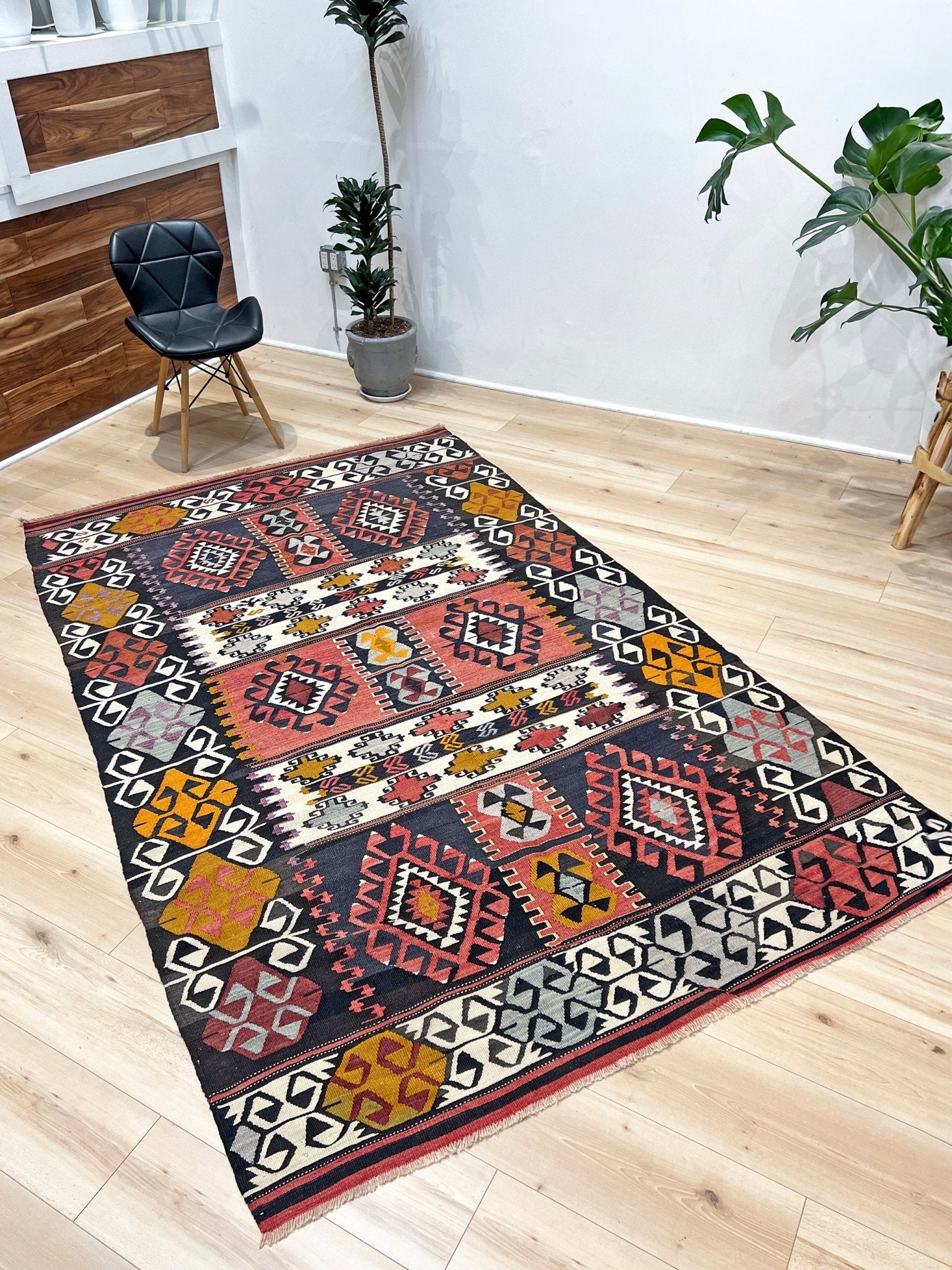 karakecili vintage turkish kilim rug shop san francisco bay area. Buy handmade flatweave rug. Bohemian style home decor.