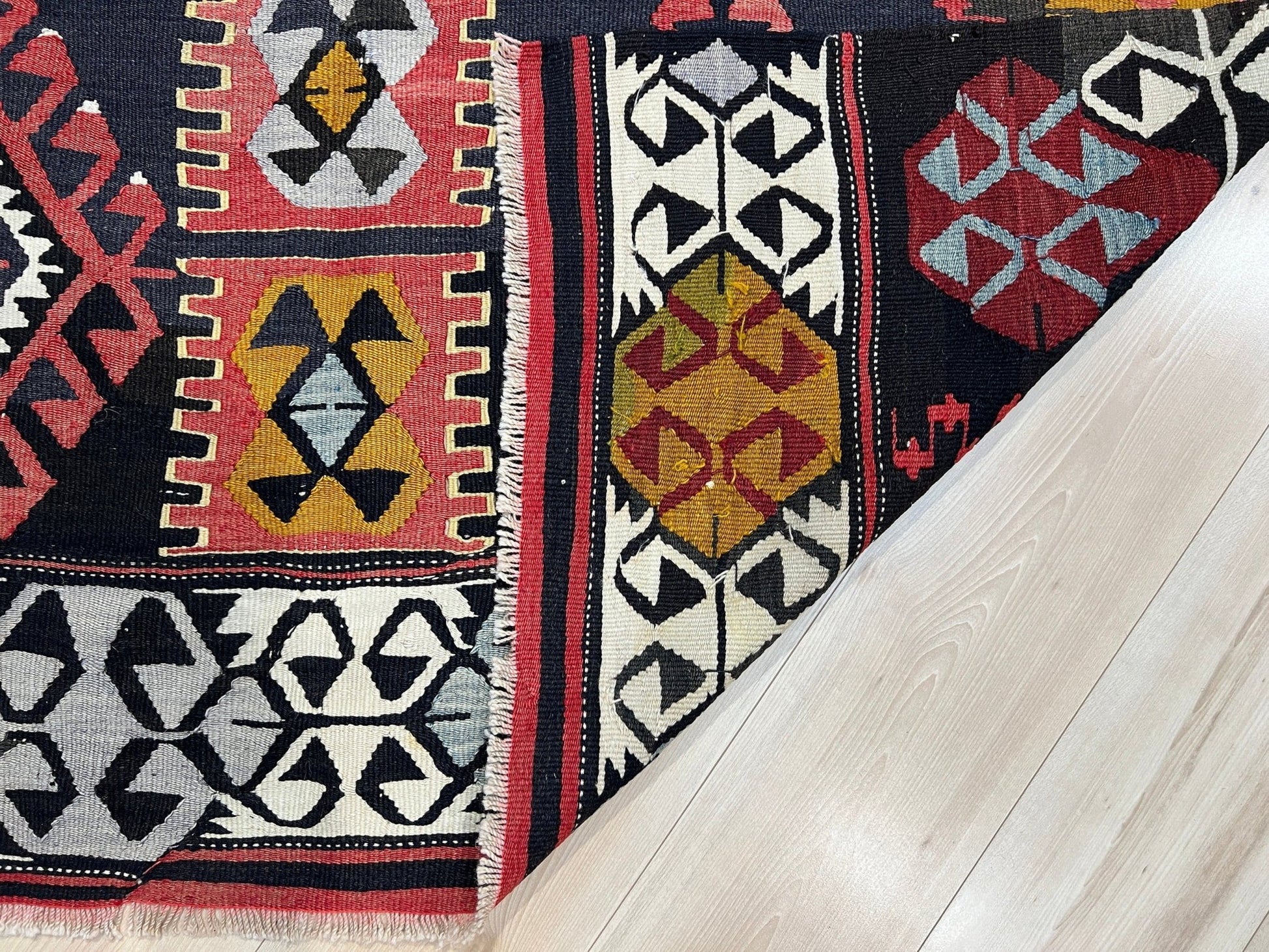 karakecili vintage turkish kilim rug shop san francisco bay area. Buy handmade flatweave rug. Bohemian style home decor.