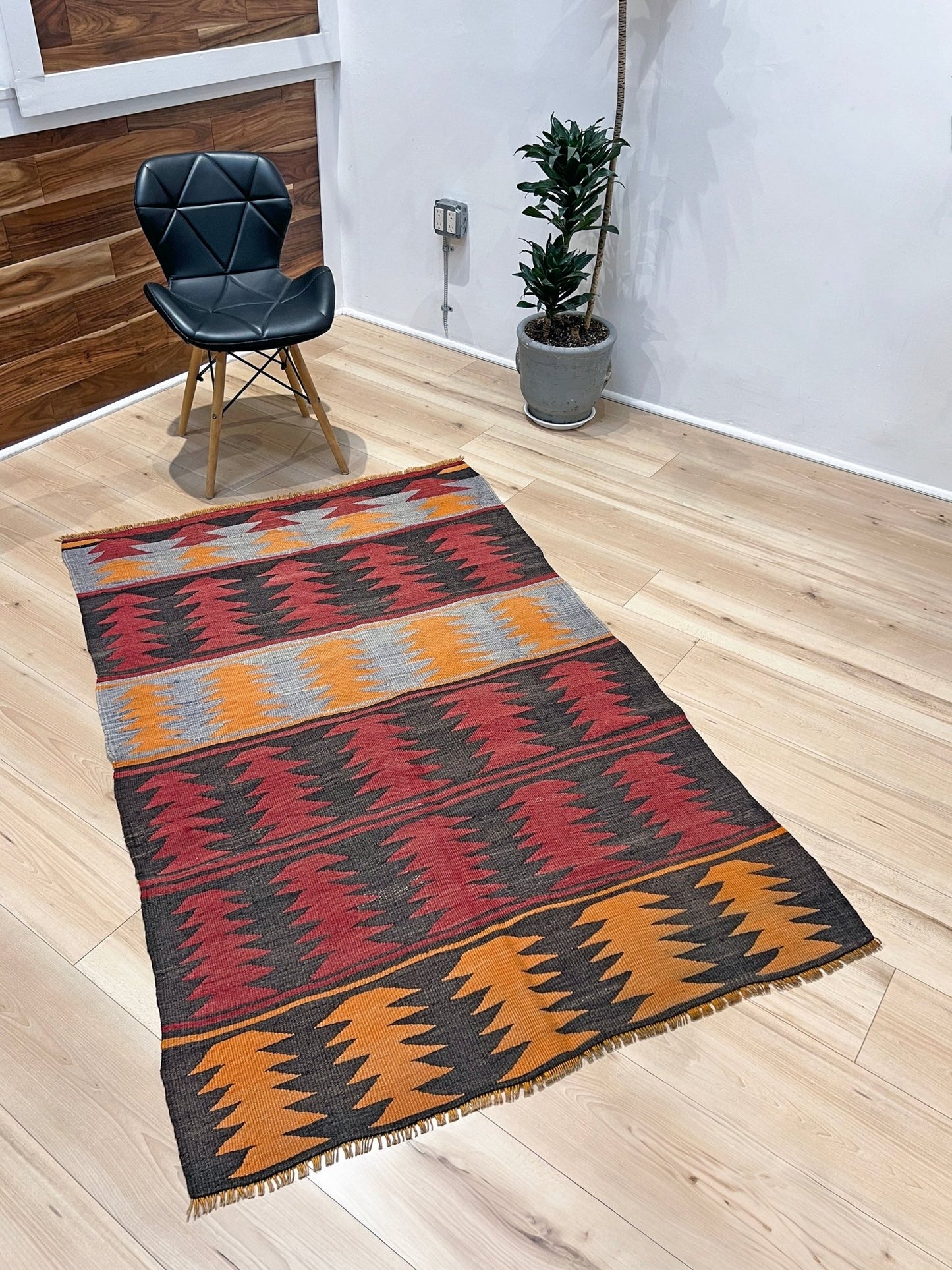 Denizli vibrant turkish kilim rug shop san francisco bay area. Buy handmade wool rug for nursery.