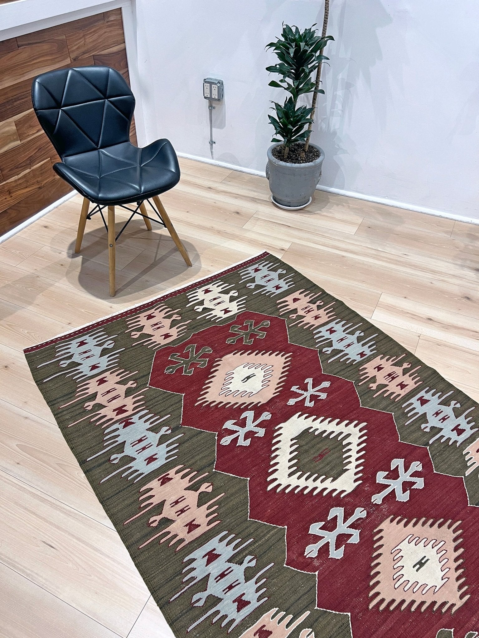 Afyon turkish kilim rug shop. Handmade wool  small flatweave rug shop san francisco bay area.