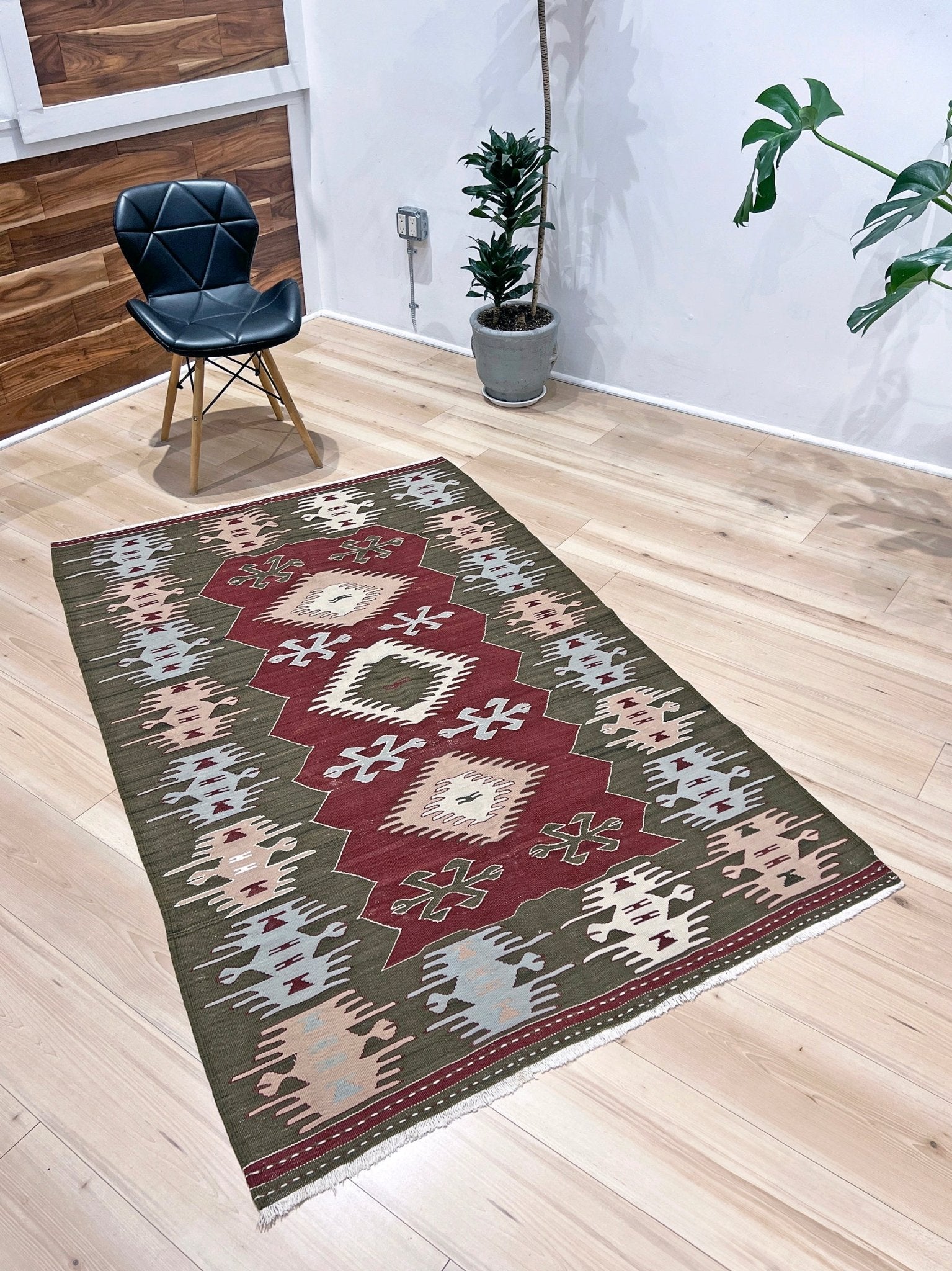 Afyon turkish kilim rug shop. Handmade wool  small flatweave rug shop san francisco bay area.